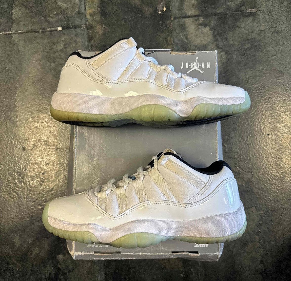 Nike Jordan 11 Legend Blue Low Size US 6.5 / EU 39-40 - 1 Thumbnail