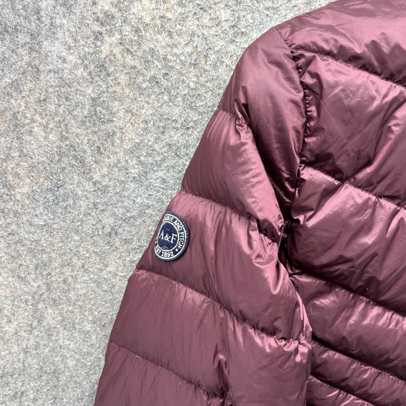 Abercrombie & Fitch Abercrombie & Fitch Jacket Women Small Burgundy Full Zip Puffer Down Size S / US 4 / IT 40 - 2 Thumbnail