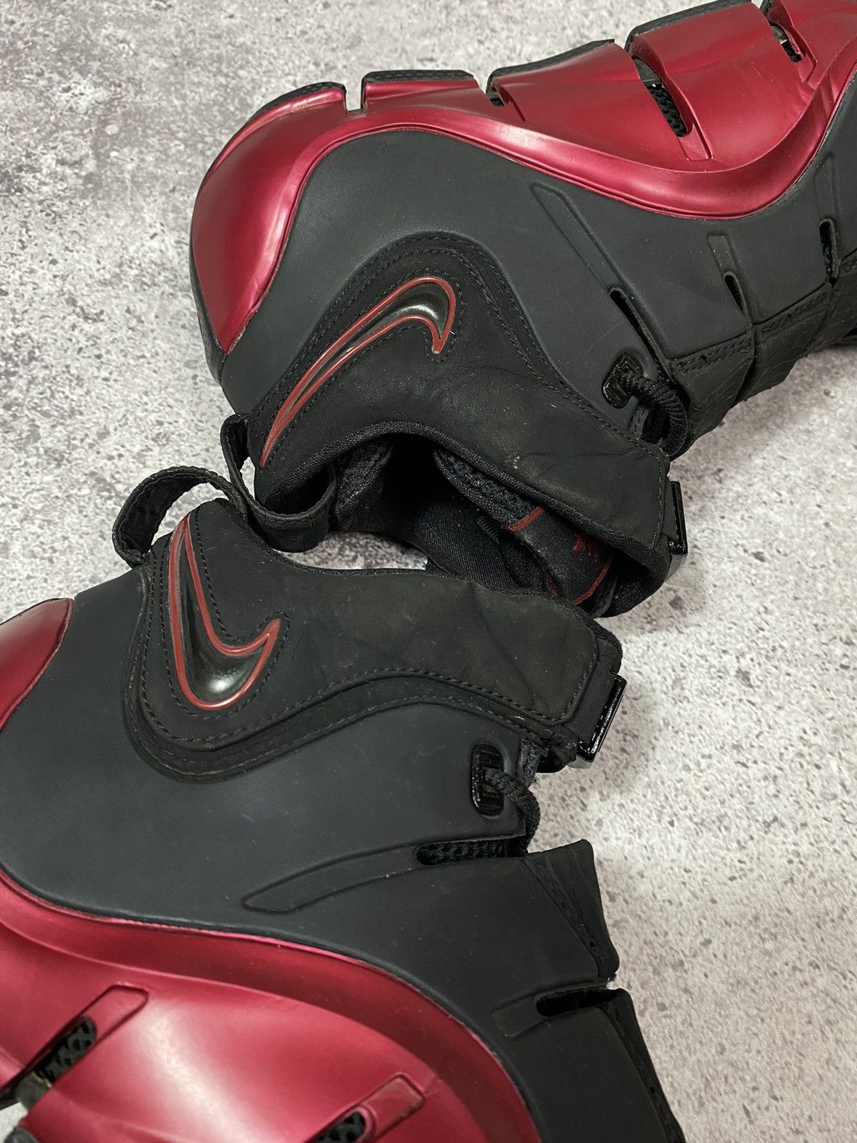 Nike NIKE LeBron 4 black Varsity Crimson Size US 9.5 / EU 42-43 - 12 Thumbnail