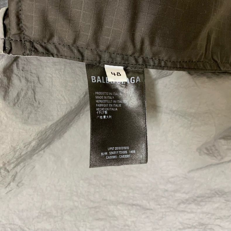 Balenciaga Balenciaga Black and grey patchwork chest logo assault jack Size US M / EU 48-50 / 2 - 4 Thumbnail