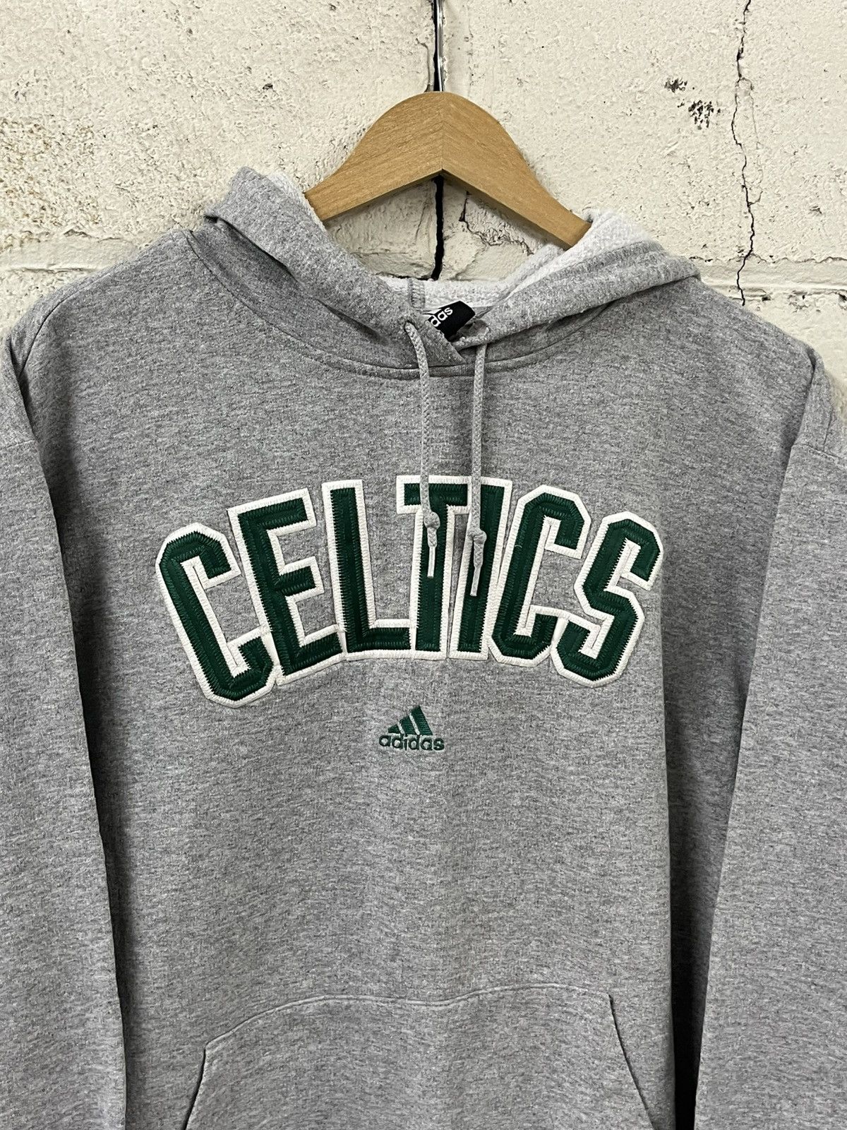 Adidas Vintage Boston celtics adidas hoodie y2k nba streetwear boxy Size US L / EU 52-54 / 3 - 4 Thumbnail
