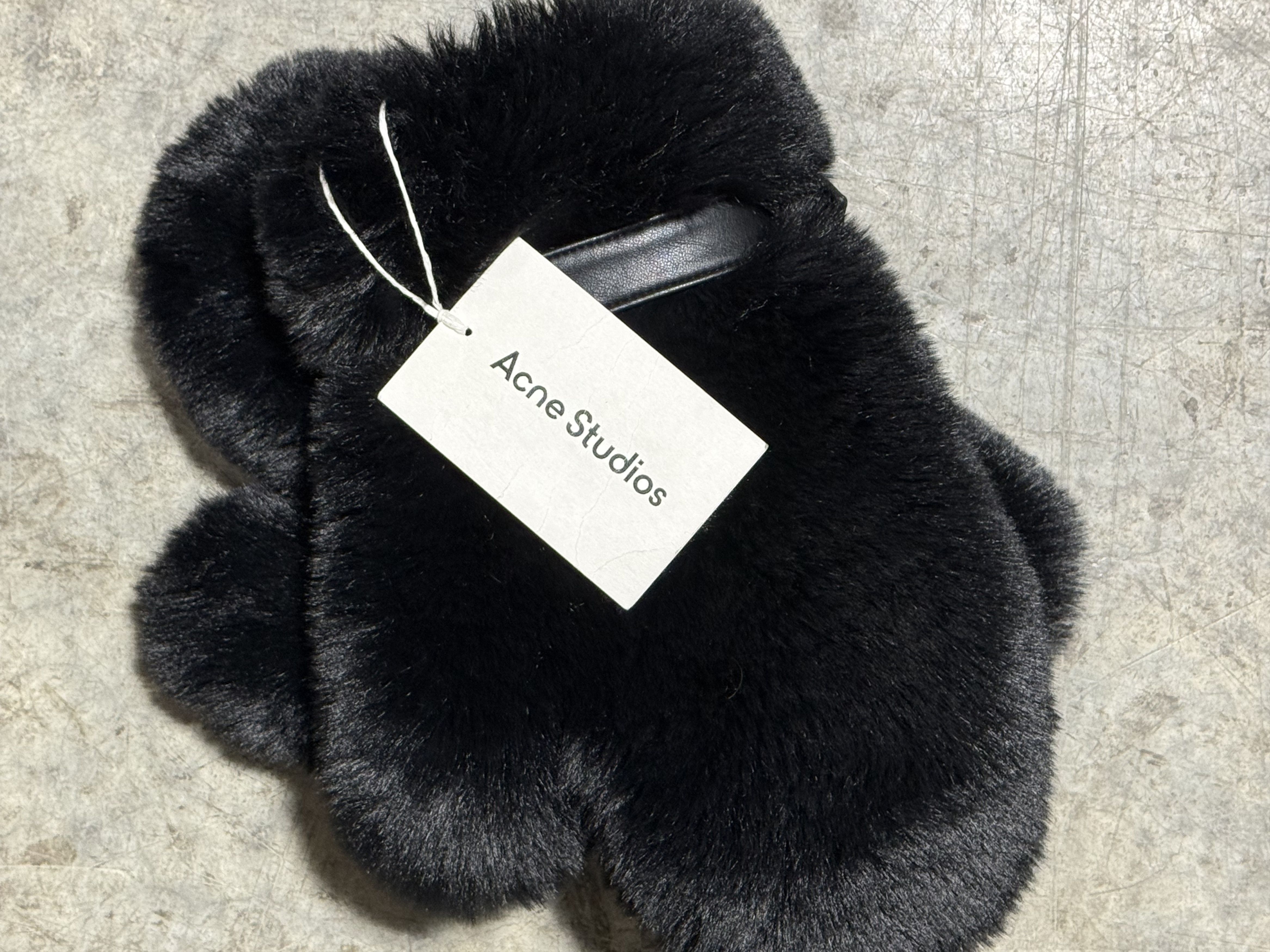 Acne Studios Acne Studios Alion Fur Mits 'Black' Size ONE SIZE - 3 Thumbnail