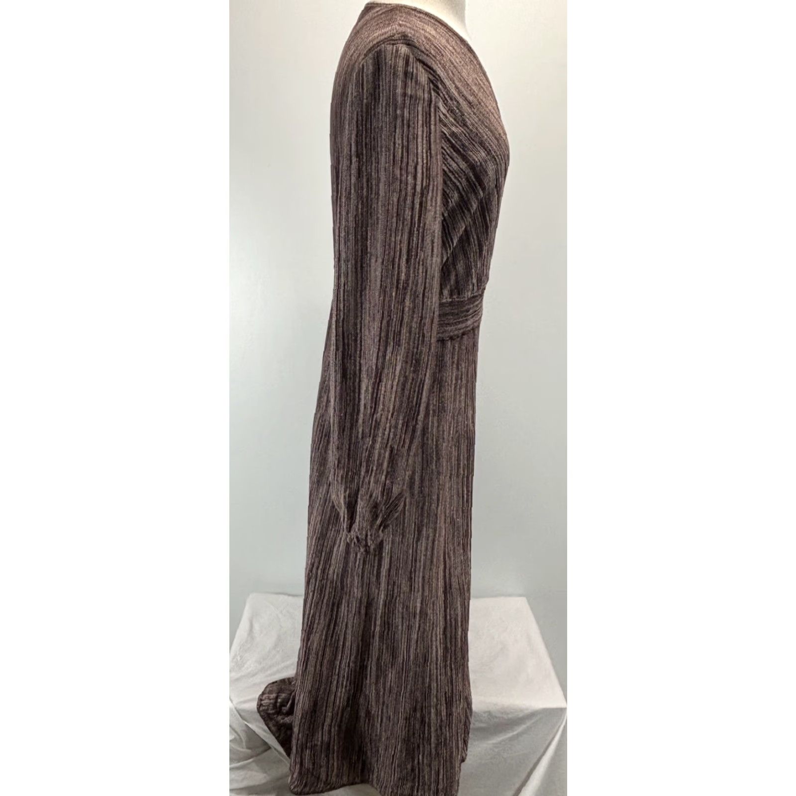 Vintage Misook Knit Jacquard Maxi Sweater Dress Women’s Large Heritage Fit Bishop Sleeve Brown With Purple Tones V-Neck Pullover Long Sleeve Size L / US 10 / IT 46 - 4 Thumbnail