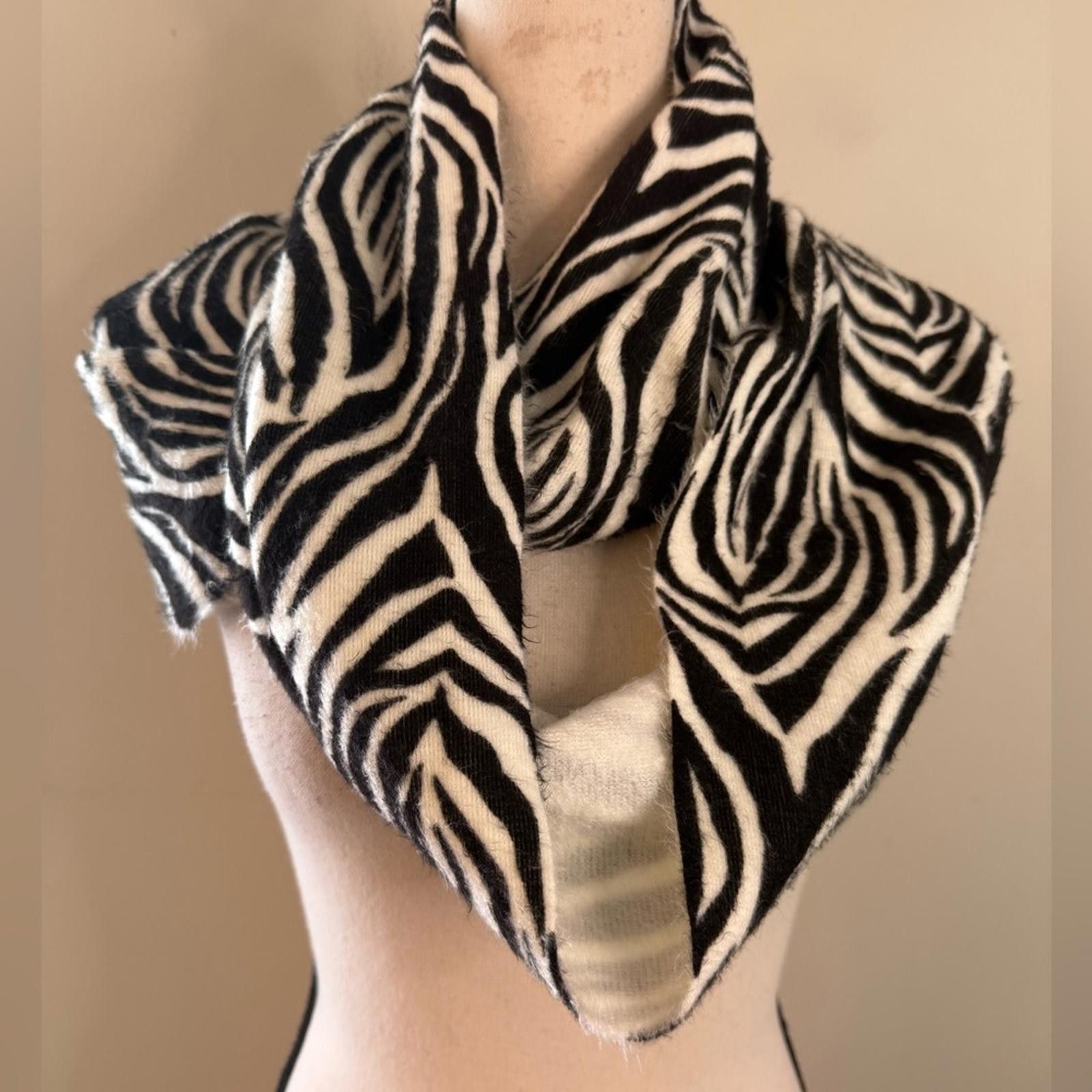 Other Cejon zebra striped black & white plush infinity scarf OS Size ONE SIZE - 2 Thumbnail
