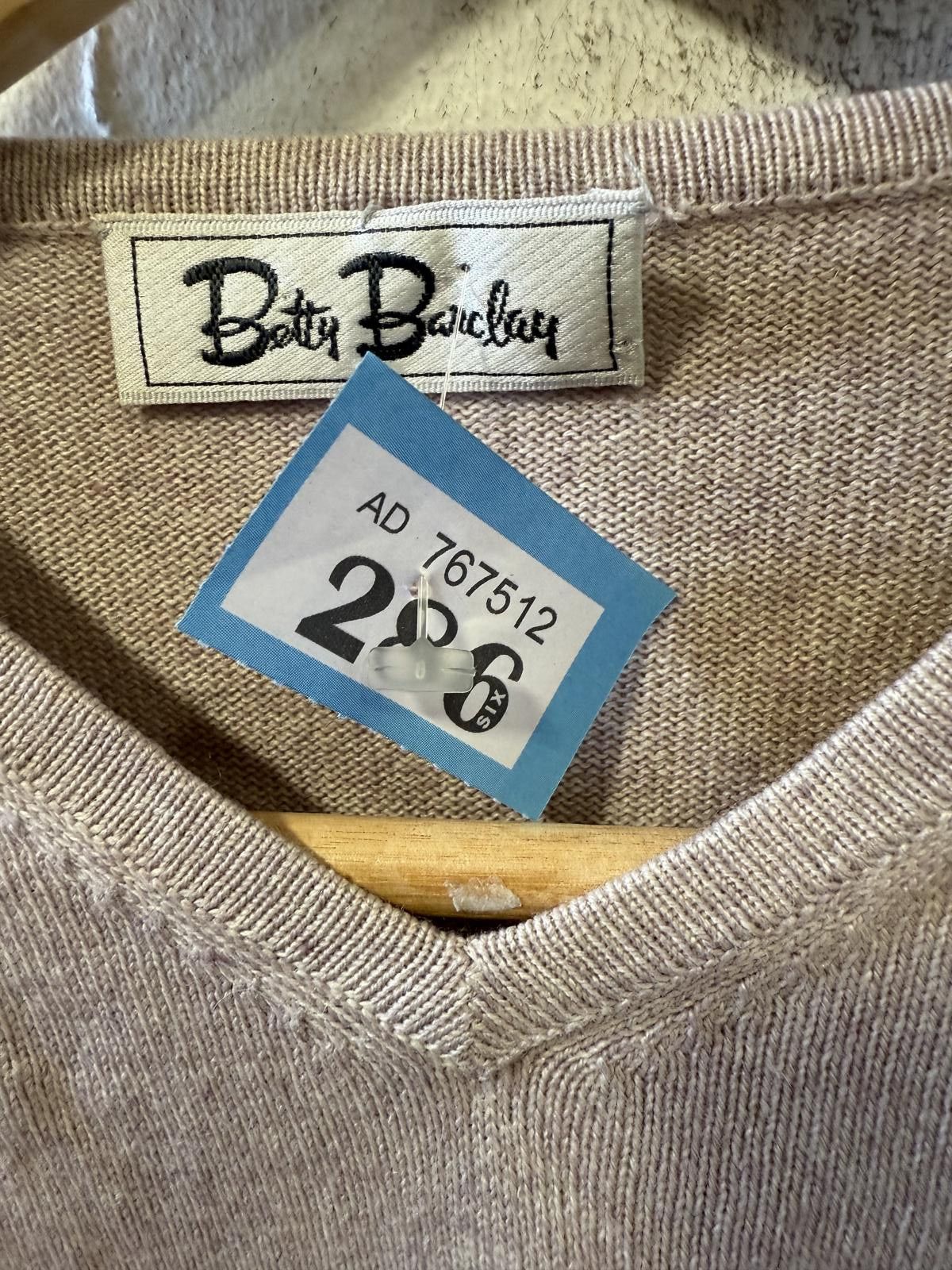 Designer Betty Barclay Women's Beige V-Neck Sweater Size M / US 6-8 / IT 42-44 - 3 Thumbnail