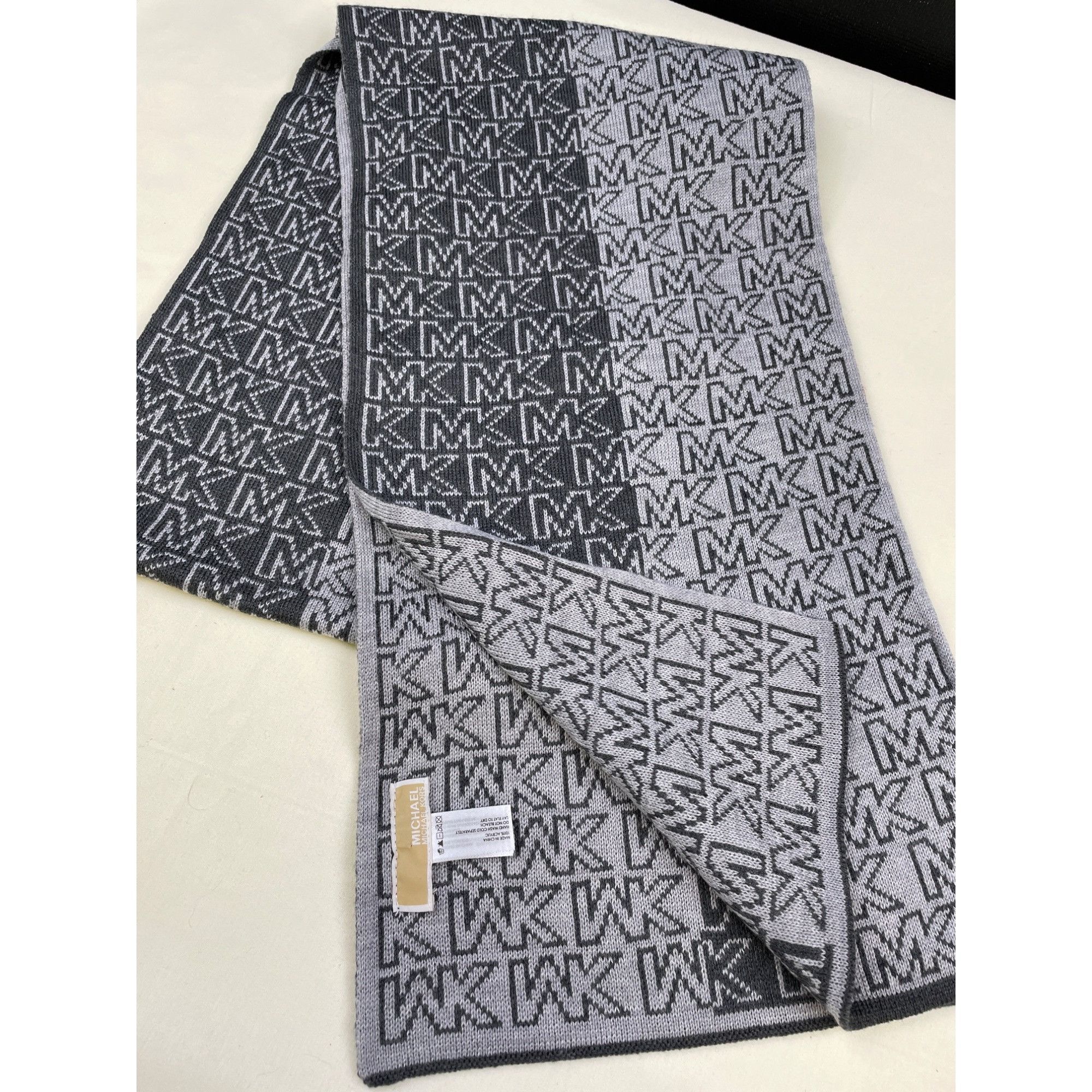 Michael Kors Michael Kors Unisex Gray Hat & Scarf 64" x 10 SKU 4823 Size ONE SIZE - 4 Thumbnail