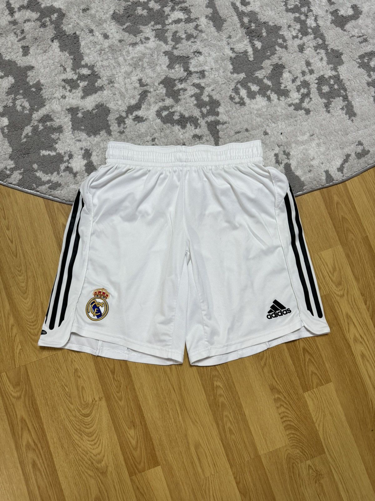 Adidas × Vintage White Adidas Men's Real Madrid Football Soccer Shorts Size US 34 / EU 50 - 1 Thumbnail