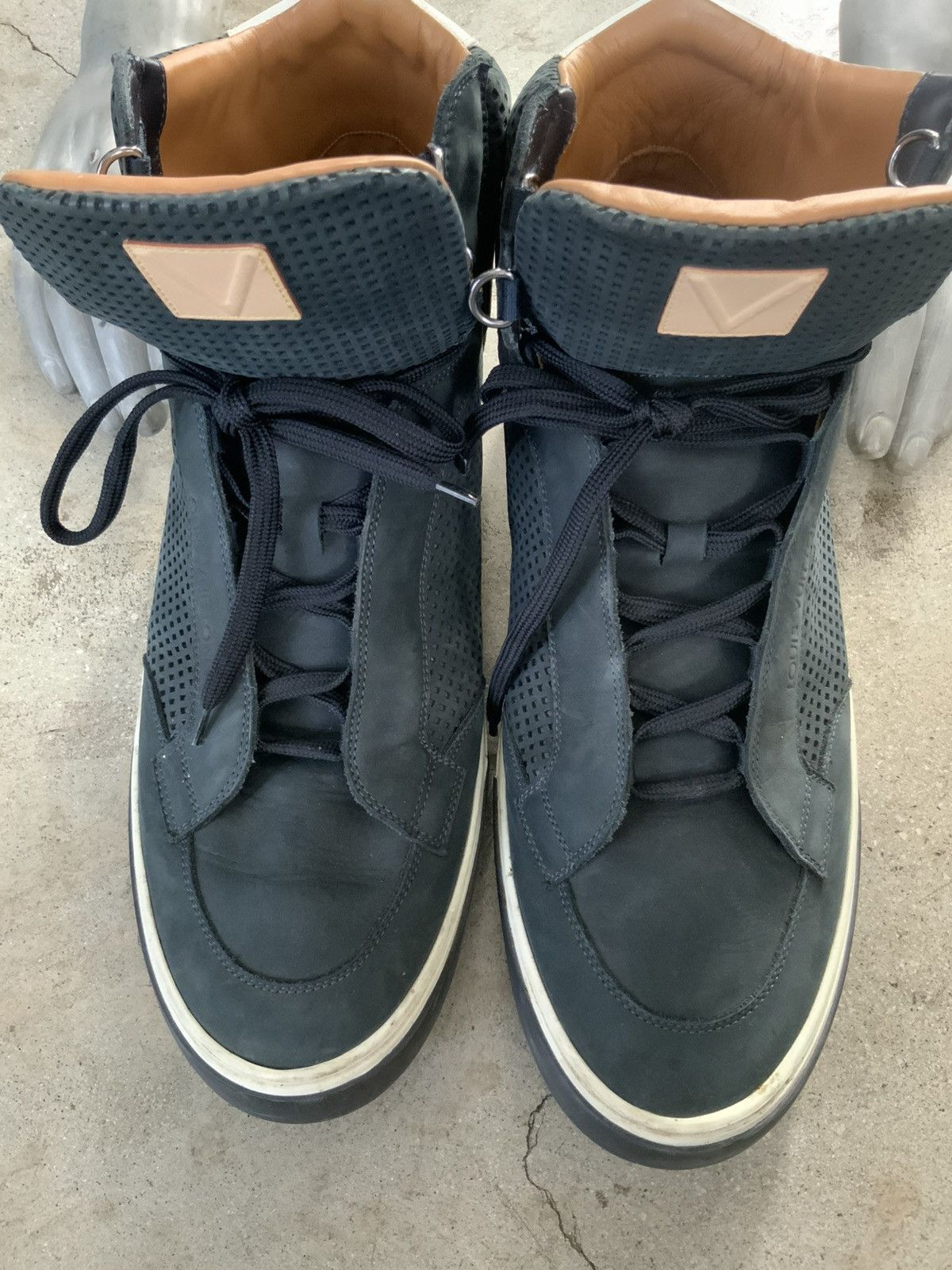 Louis Vuitton LOUIS VUITTON HI TOP LEATHER BASKETBALL SNEAKER SHOE Size US 11 / EU 44 - 1 Thumbnail