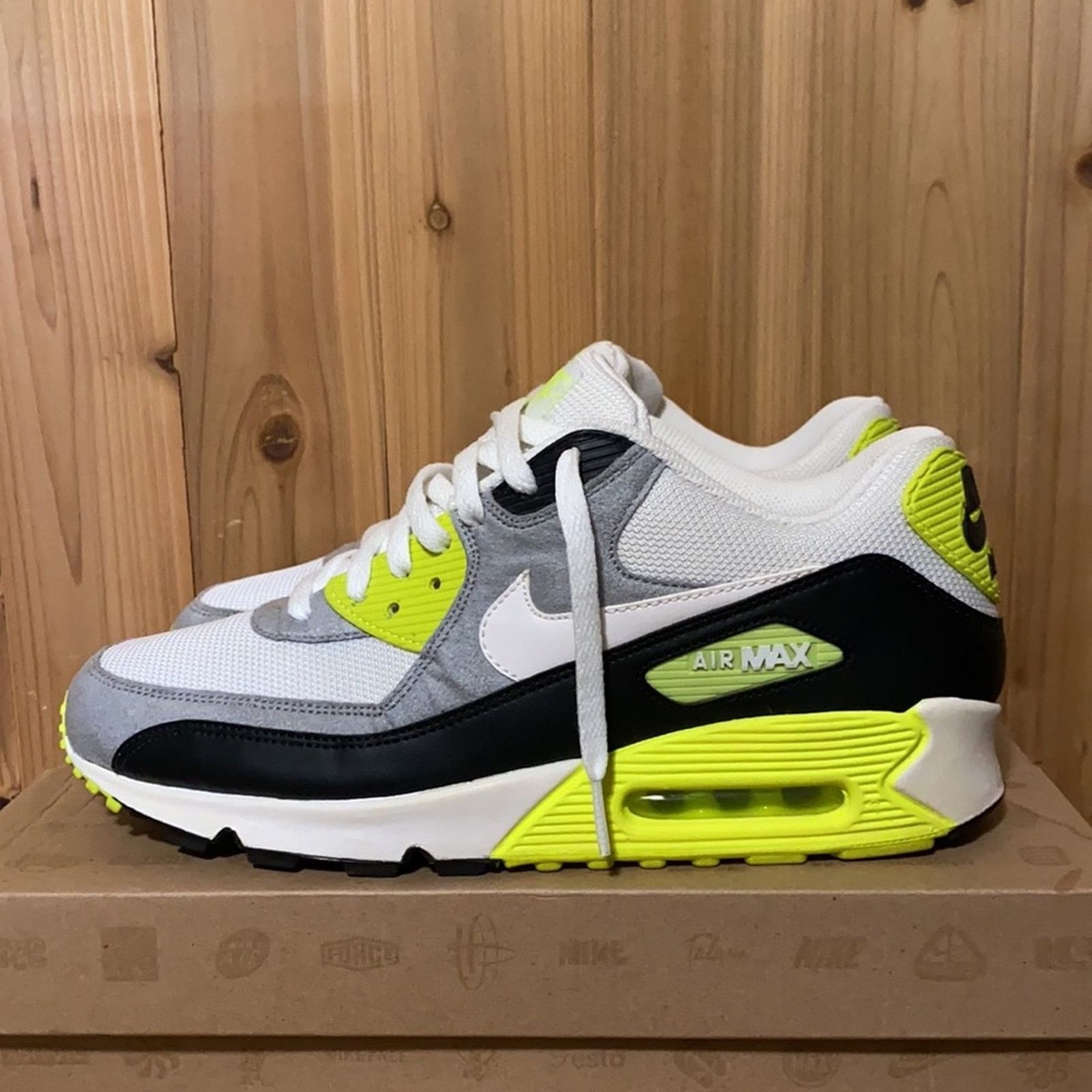 Nike 2011 Nike Air Max 90 Volt Size US 10.5 / EU 43-44 - 7 Thumbnail
