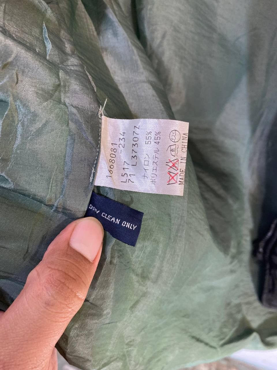 Guess vintage guess puffer vest very nice design Size US M / EU 48-50 / 2 - 11 Thumbnail