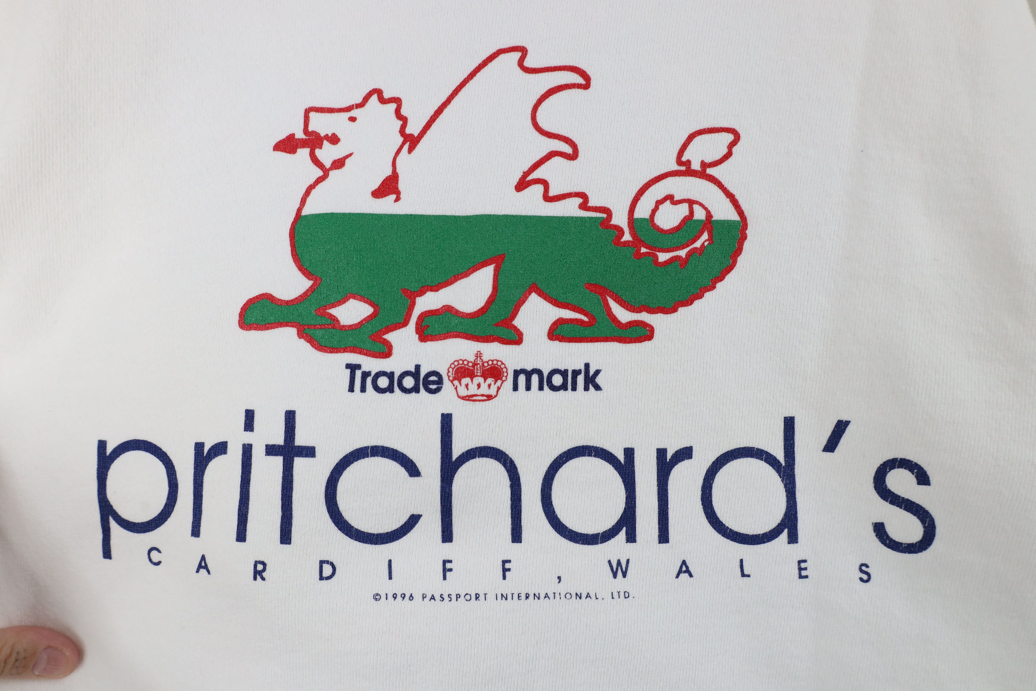 Vintage Vintage 90s Cardiff Wales Dragon Sweatshirt White USA Size US M / EU 48-50 / 2 - 4 Thumbnail