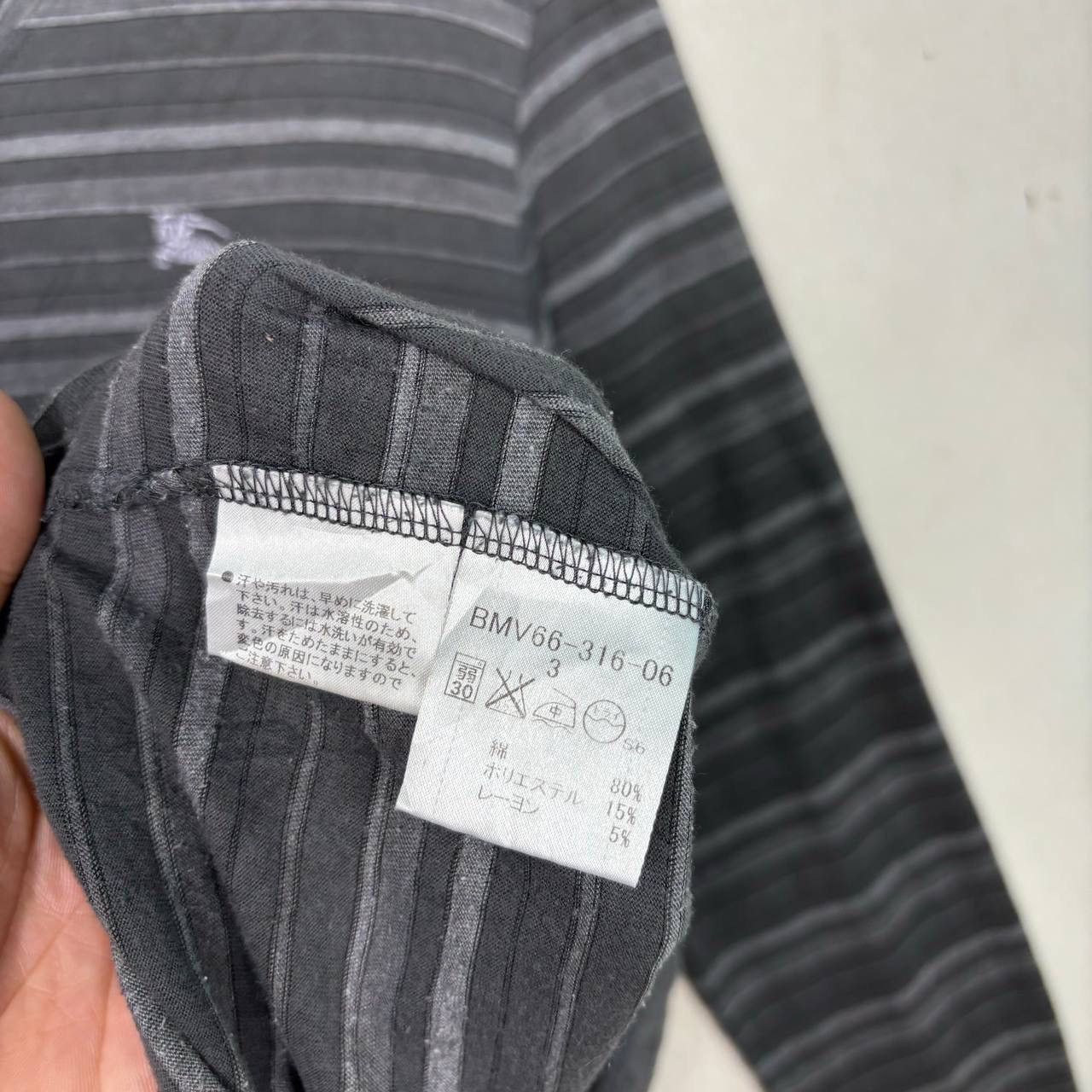 Burberry Burberry Black Label Grey Striped L/S V-Neck Tee Size 3 Size US L / EU 52-54 / 3 - 5 Thumbnail