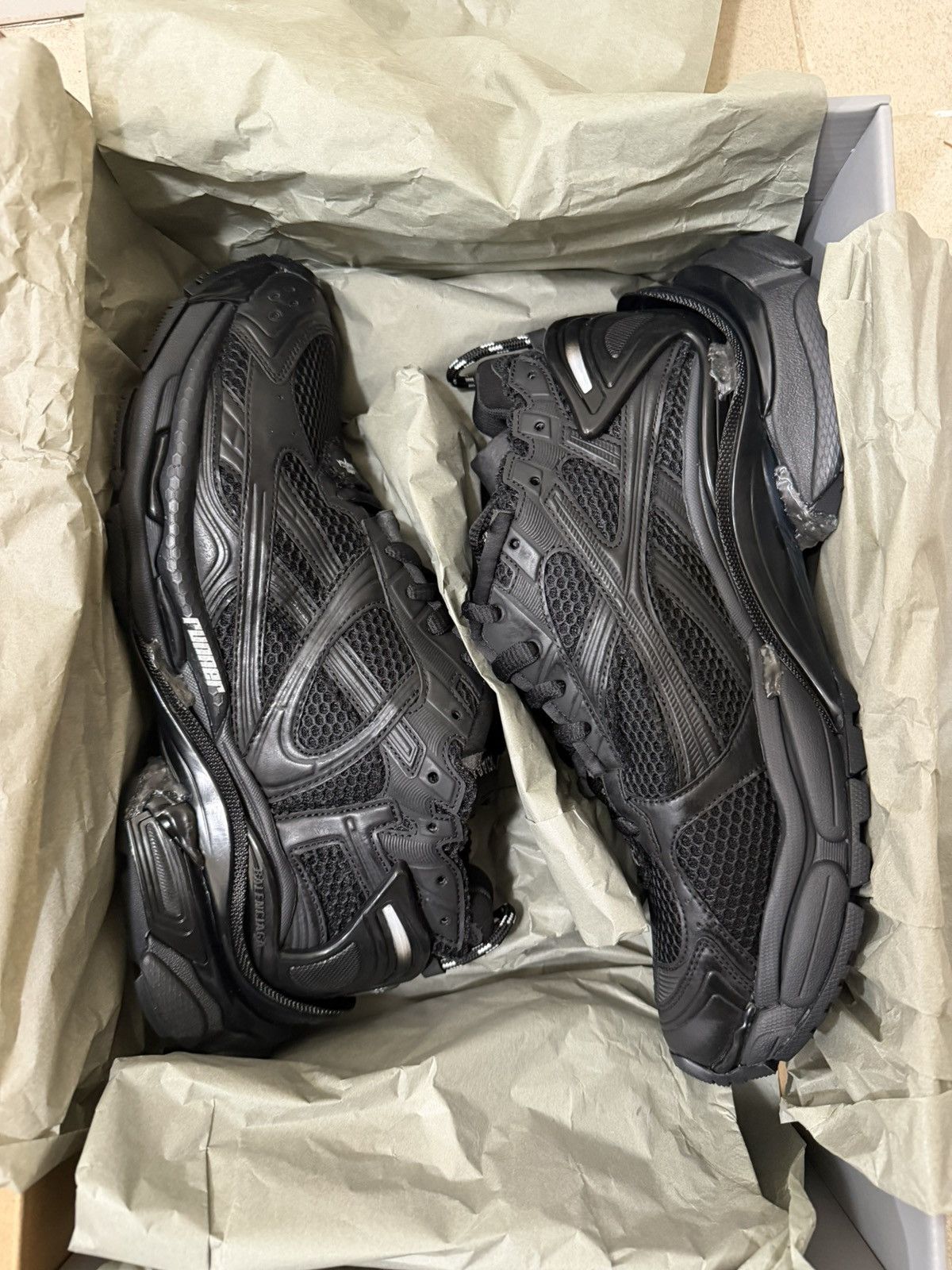 Balenciaga Balenciaga Mesh Runner Sneakers Size 44(11us) Size US 10 / EU 43 - 7 Thumbnail
