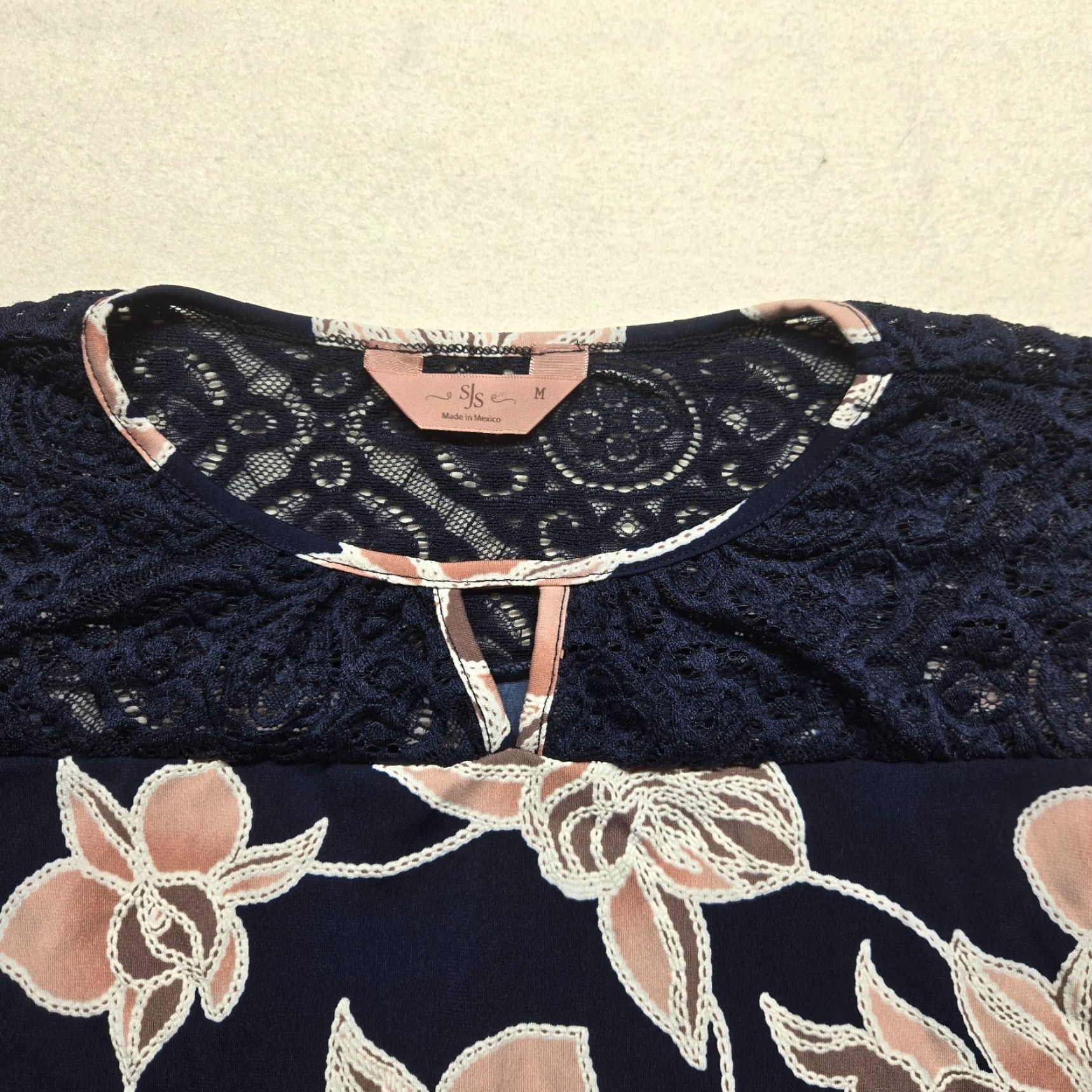 Vintage SJS Blouse Adult Womens Size Medium Navy Blue Floral Short Sleeve Lace Shirt Size M / US 6-8 / IT 42-44 - 2 Thumbnail