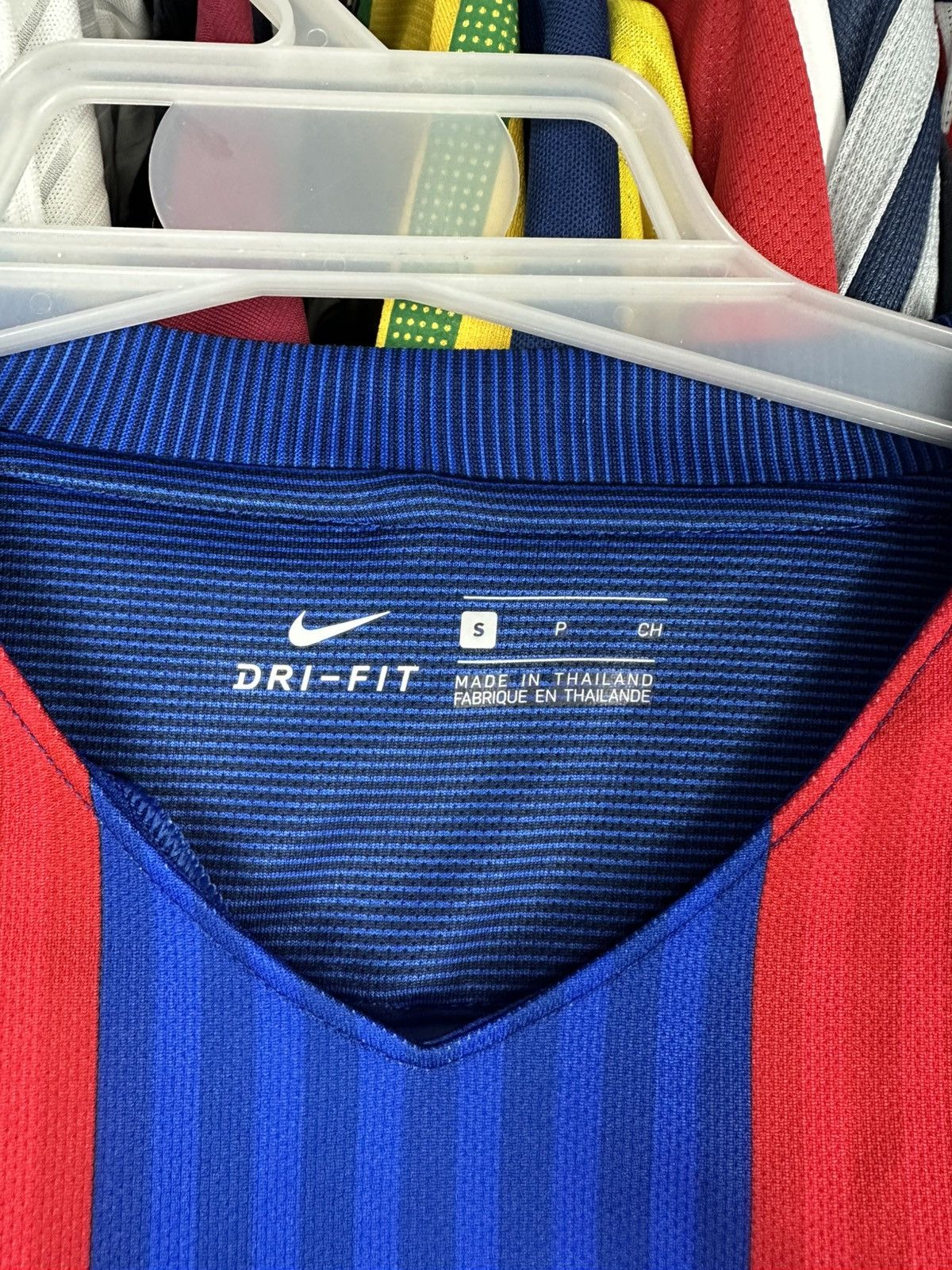 Nike NIKE BARCELONA 2016 2017 HOME FOOTBALL SHIRT SOCCER JERSEY Size US S / EU 44-46 / 1 - 6 Thumbnail