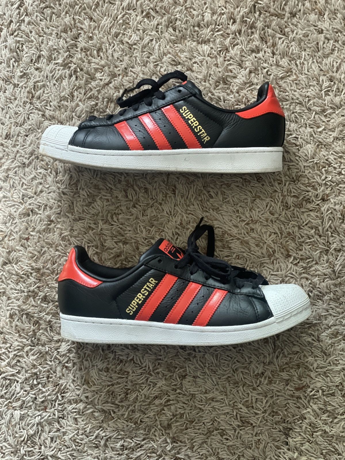 Adidas Adidas Superstars black/red Size US 9.5 / EU 42-43 - 2 Thumbnail