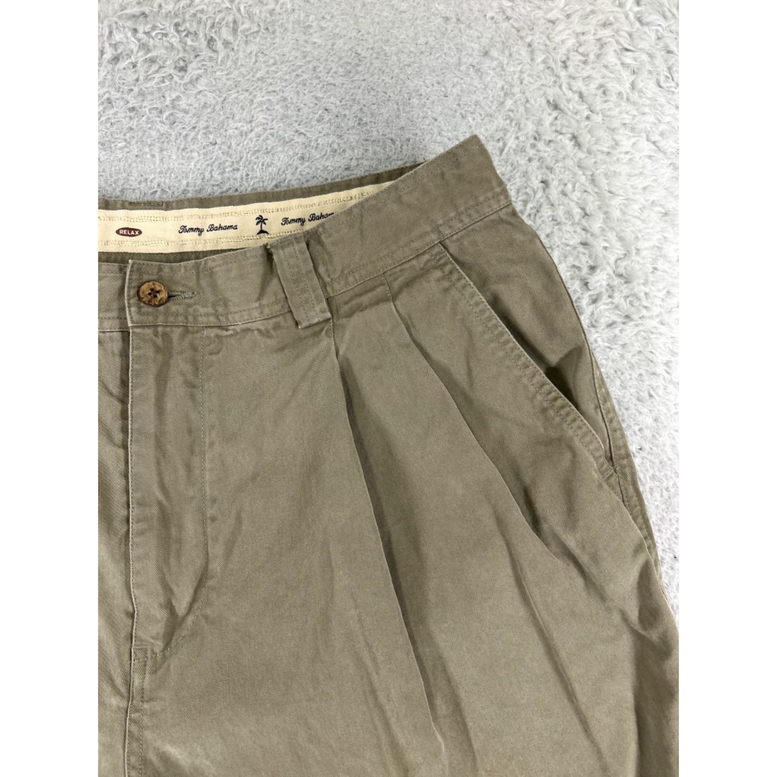 Tommy Bahama Tommy Bahama Shorts Mens 35 Beige Pleated Bermuda Tencel Blend Golf Golfer Size US 35 - 5 Thumbnail