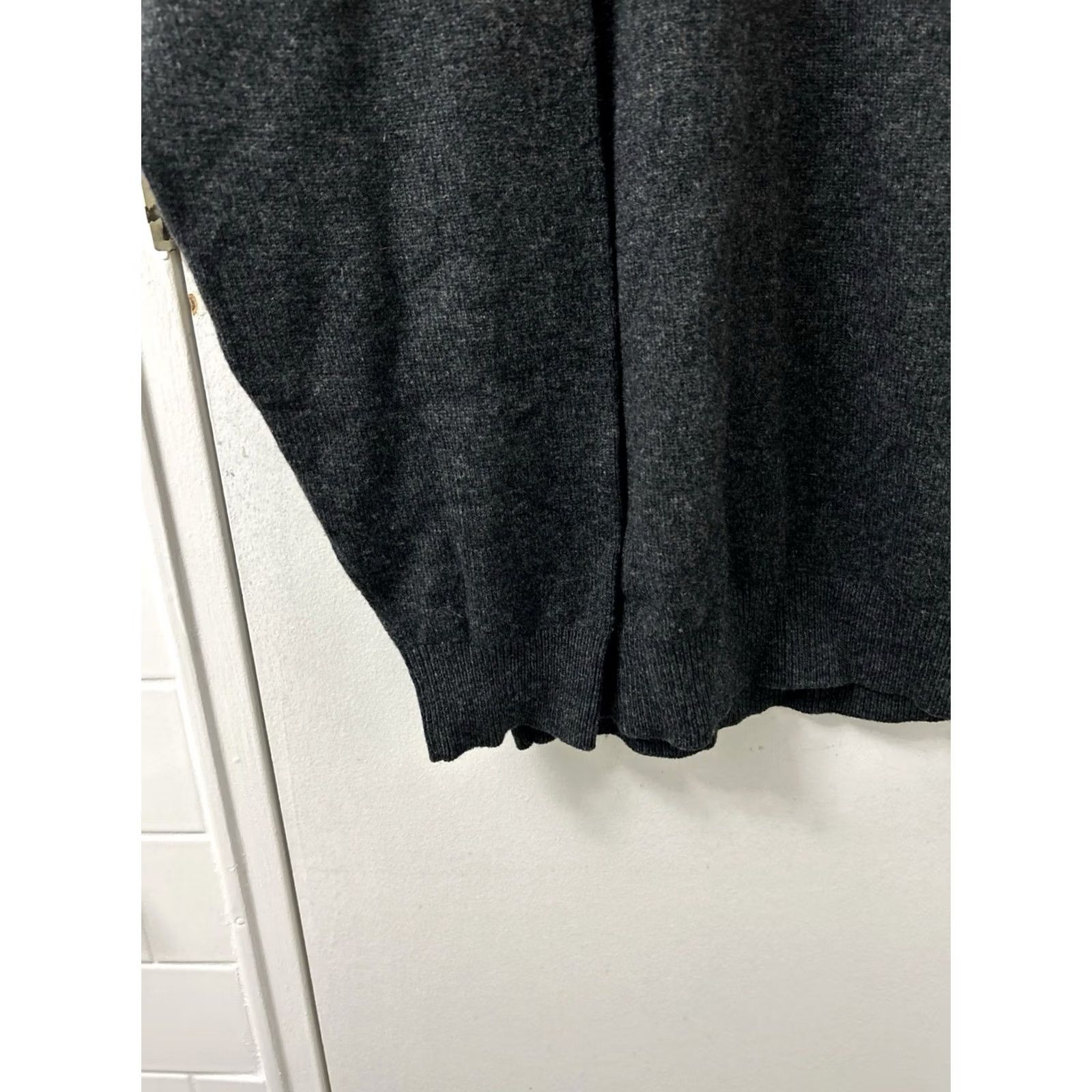 Vintage VINTAGE? No. LL Bean Sweater Mens XL Tall Charcoal Gray 100% Lambswool V-Neck Pullover L/S Size US XL / EU 56 / 4 - 6 Thumbnail