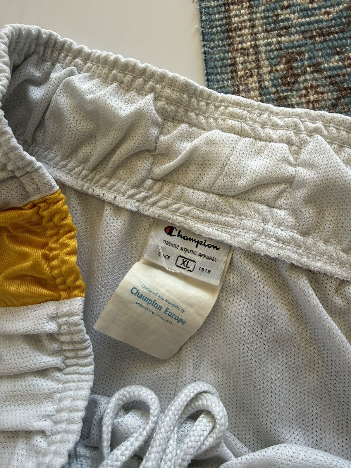 Champion Vintage 90s LA Lakers NBA Champion Basketball Shorts Size XL Size US 36 / EU 52 - 10 Thumbnail