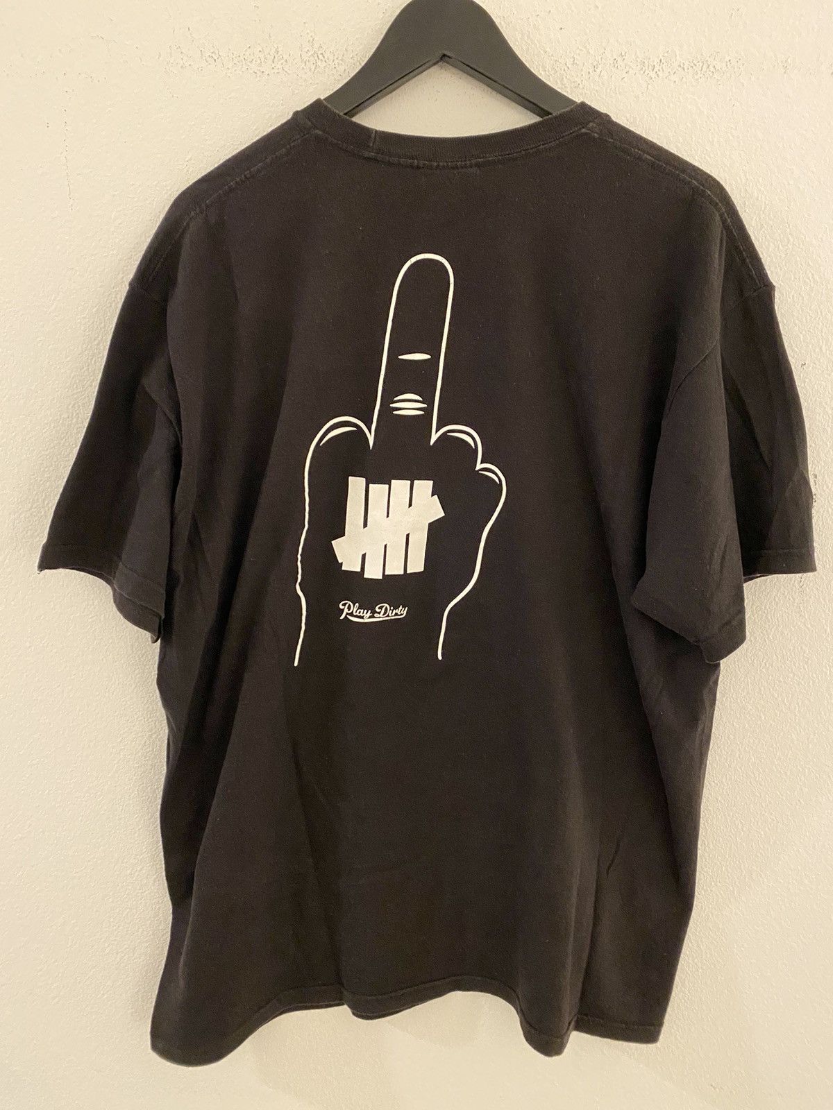 Undefeated Undefeated Middle Finger Play Dirty T-shirt Large Size US L / EU 52-54 / 3 - 2 Thumbnail