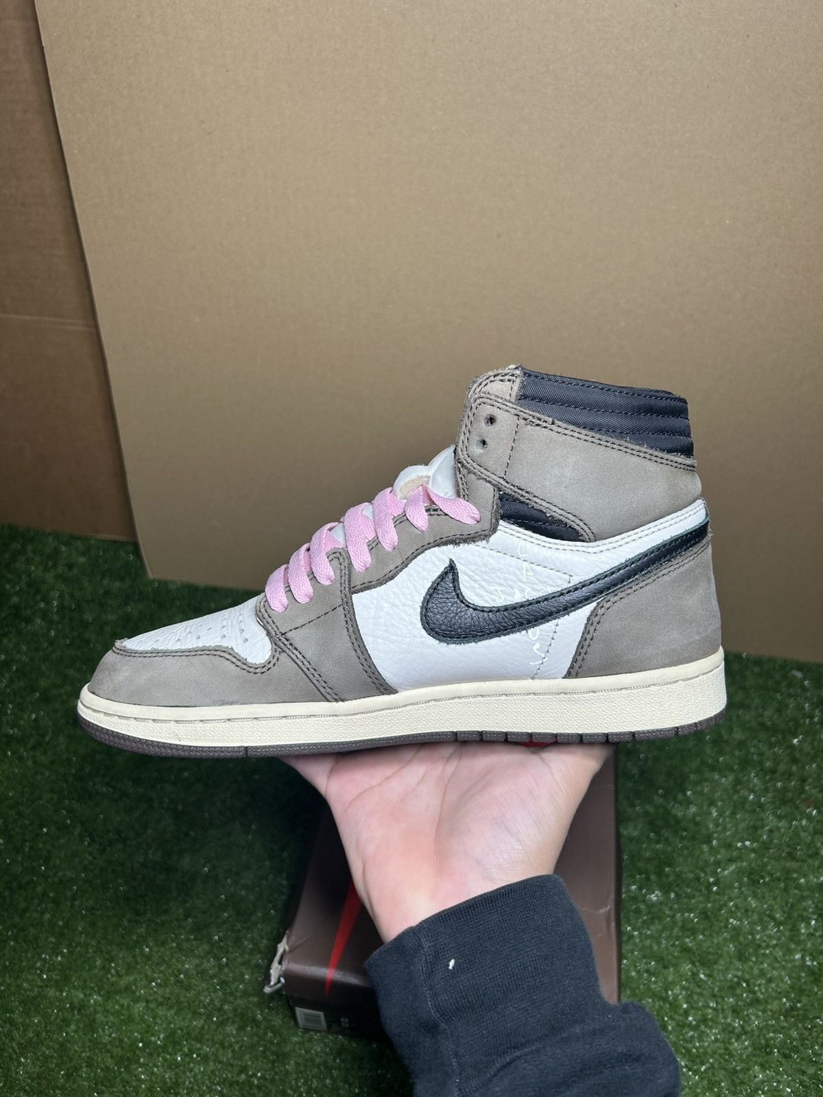 Jordan Brand × Travis Scott Jordan 1 Travis Scott Mocha High Size US 8 / EU 41 - 8 Thumbnail