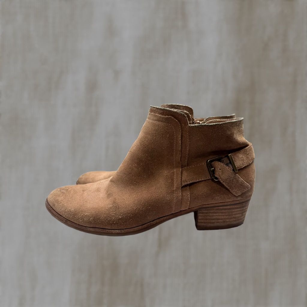 Vintage Gianni Bini Tan Suede Bootie Pointed Toe Buckle Zip Ankle Bootie Women 8.5M Brown Leather Lining Casual Western 39 7.5 6.5 UK 8.5 US Size US 9 / IT 39 - 1 Thumbnail