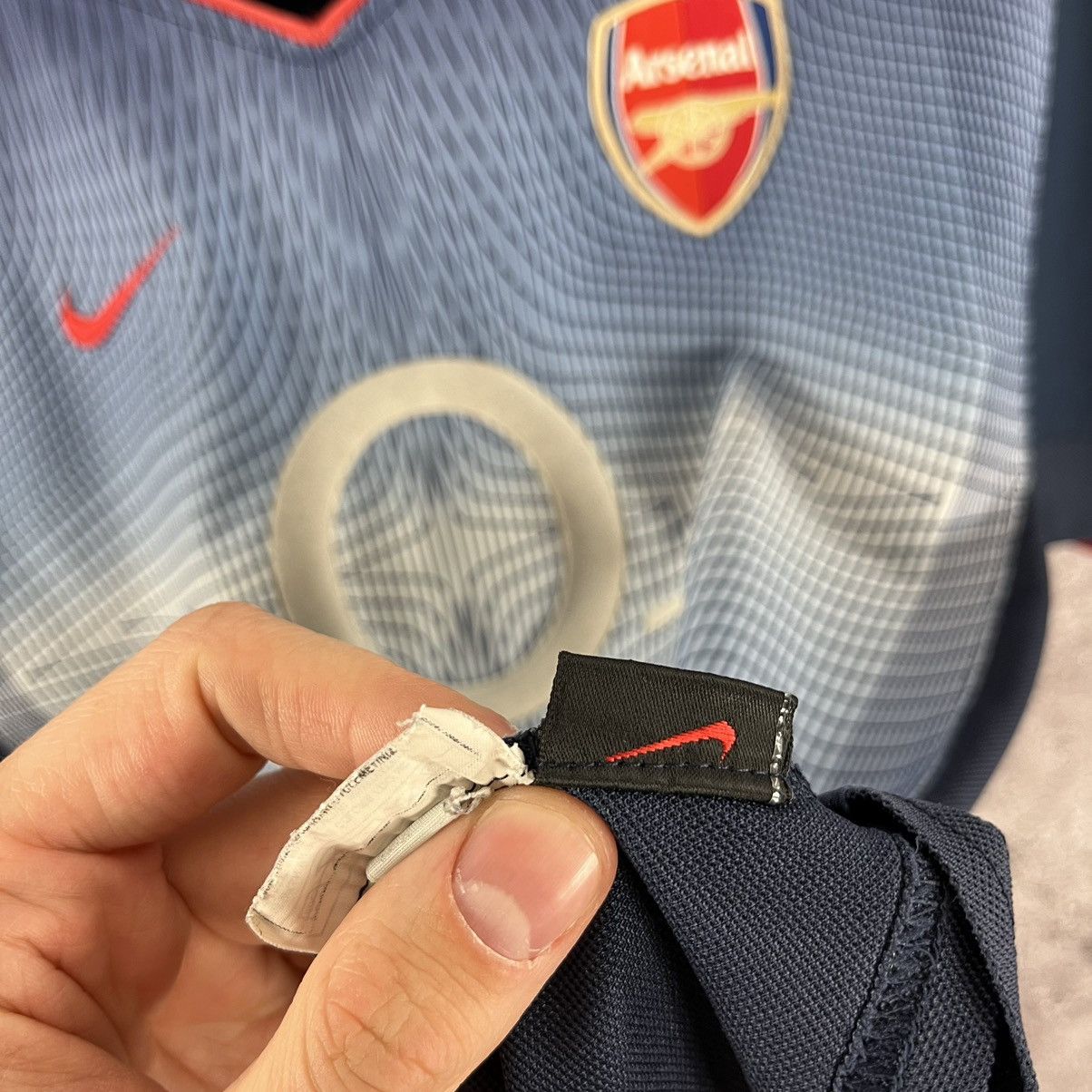 Nike × Vintage Nike O2 Arsenal 2002/2003 Away Jersey Size 13-15 Y Male XS Size US XS / EU 42 / 0 - 13 Thumbnail