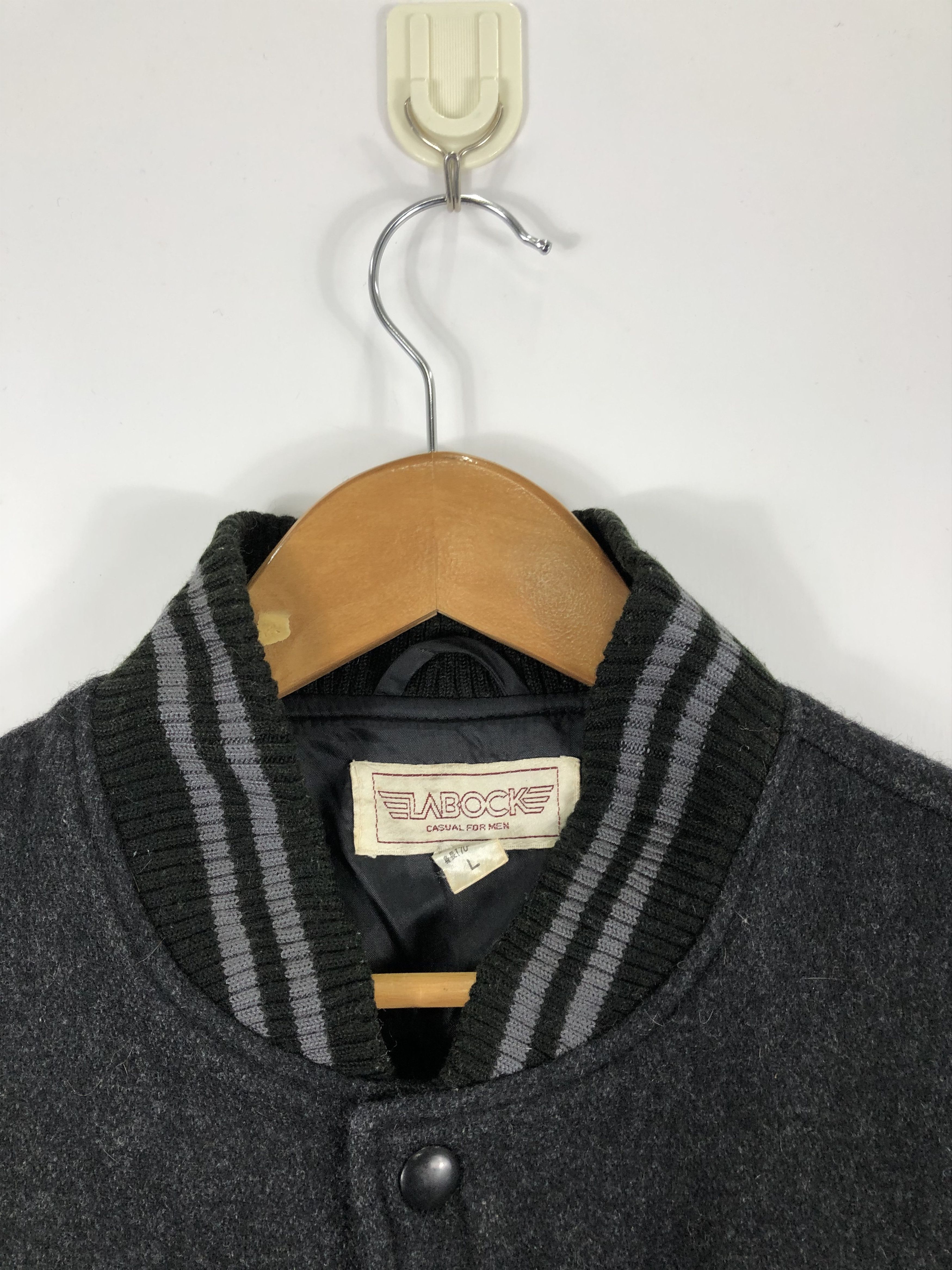 Japanese Brand Vintage Japanese Embroidery Varsity Jacket V0262 Size US L / EU 52-54 / 3 - 8 Thumbnail