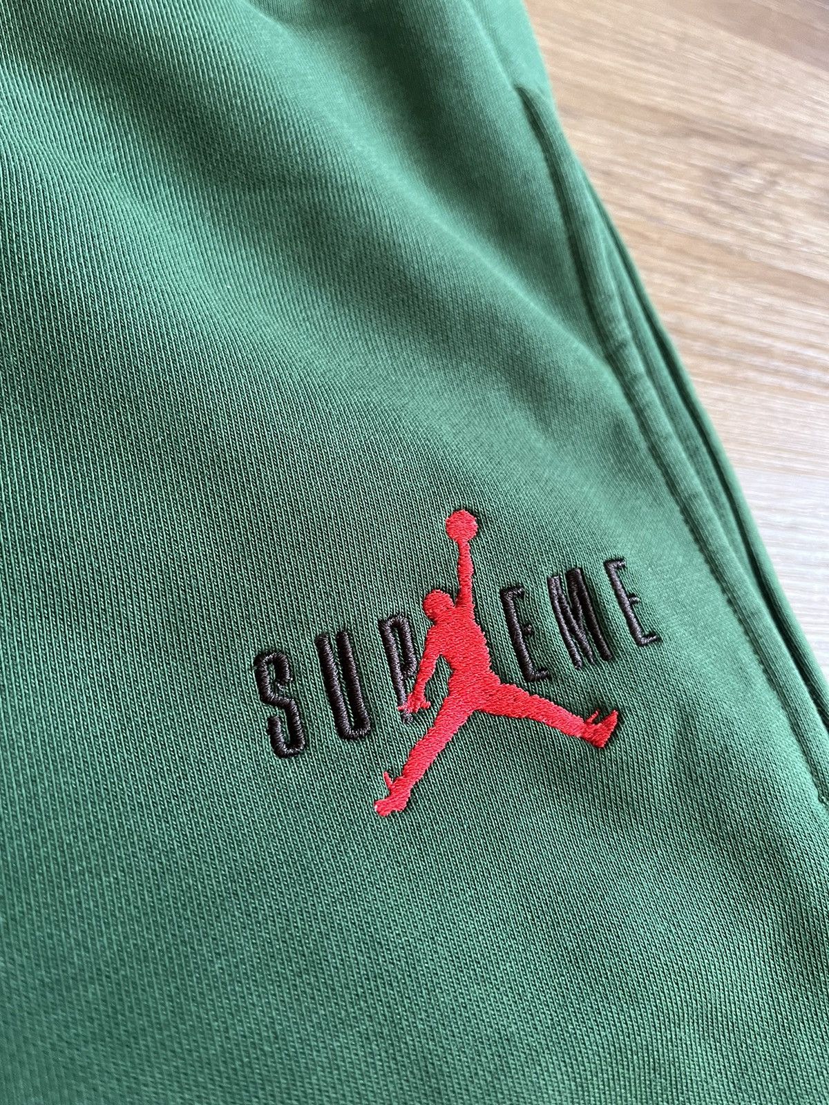 Jordan Brand × Supreme Supreme Jordan Sweatpants Green Size XL Size US 36 / EU 52 - 2 Thumbnail