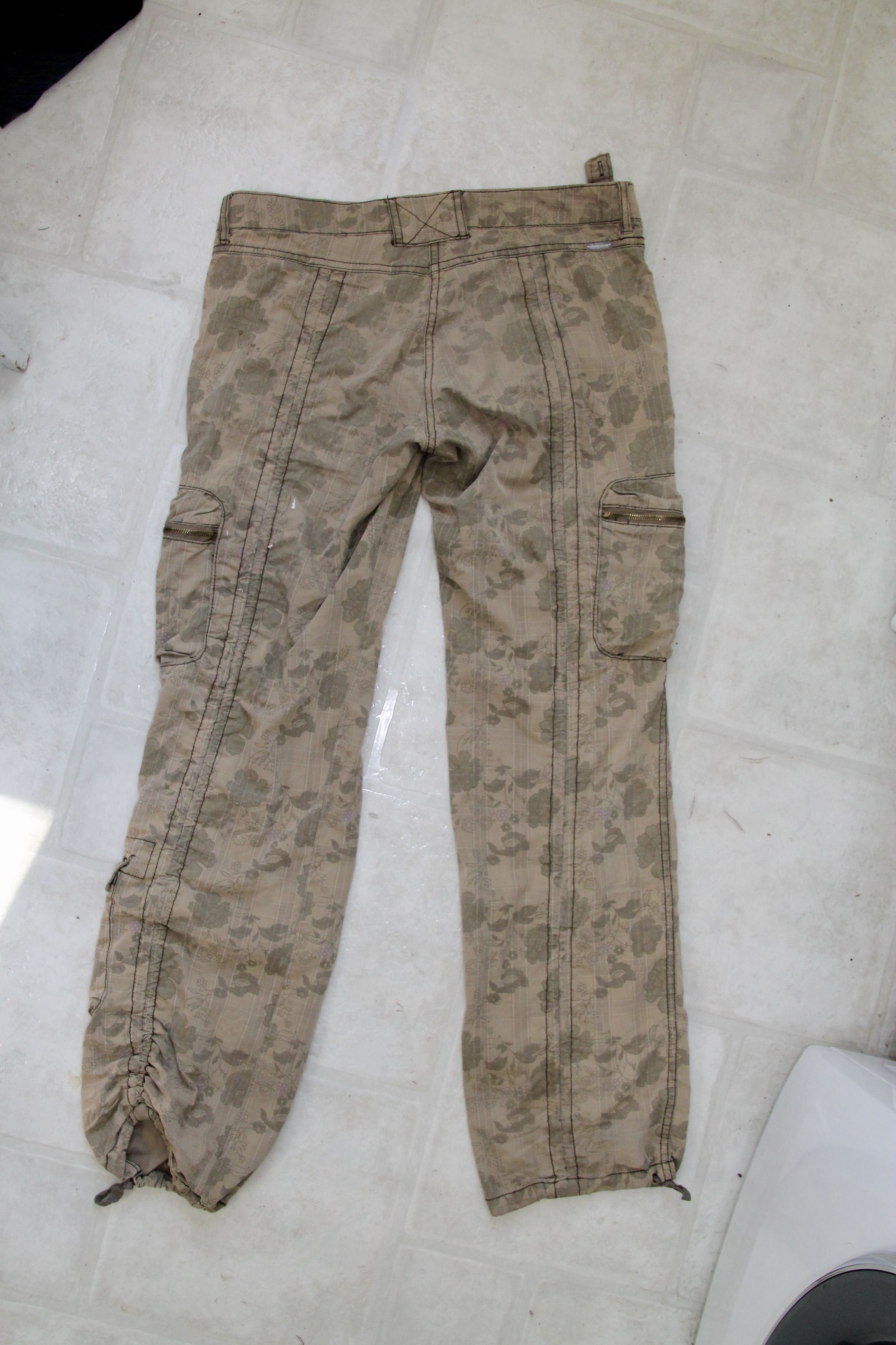 Other Timezone Beige Cargo Pants Size US 33 - 2 Thumbnail