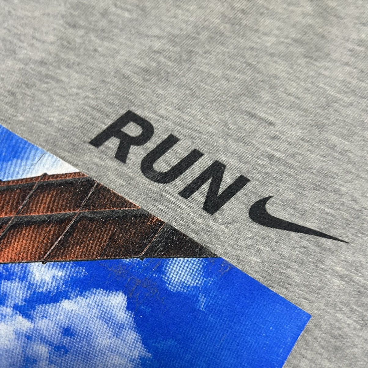 Nike Vintage Nike Run Big Logo 2004 festival tee size L Size US L / EU 52-54 / 3 - 4 Thumbnail