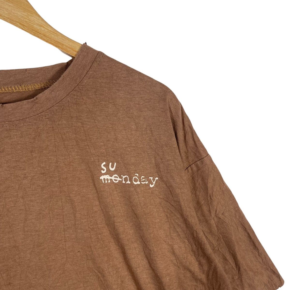Vintage SU MONDAY Graphic T-Shirt | Brown Tee | Streetwear Casual Size US L / EU 52-54 / 3 - 4 Thumbnail