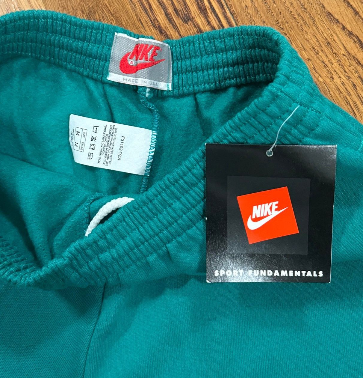 Nike Vintage Nike Light Green Thick Sweatshirt (Size M) NWT Size US 34 / EU 50 - 2 Thumbnail