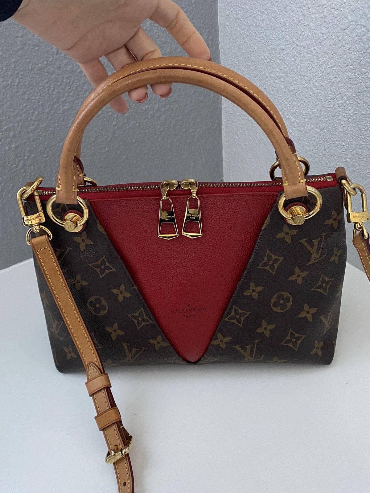Louis Vuitton Authentic Louis Vuitton V Tote BB Size ONE SIZE - 21 Thumbnail