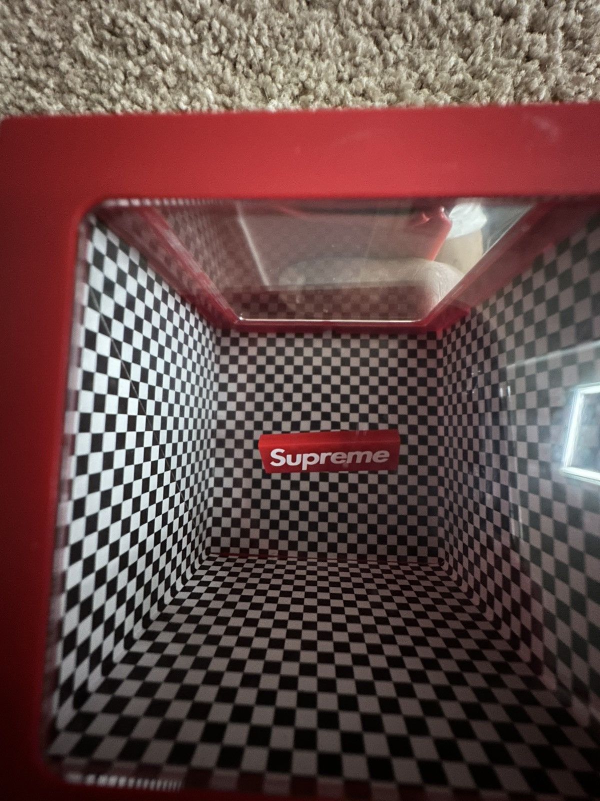 Supreme Supreme illusion coin bank red Ss18 Size ONE SIZE - 1 Thumbnail