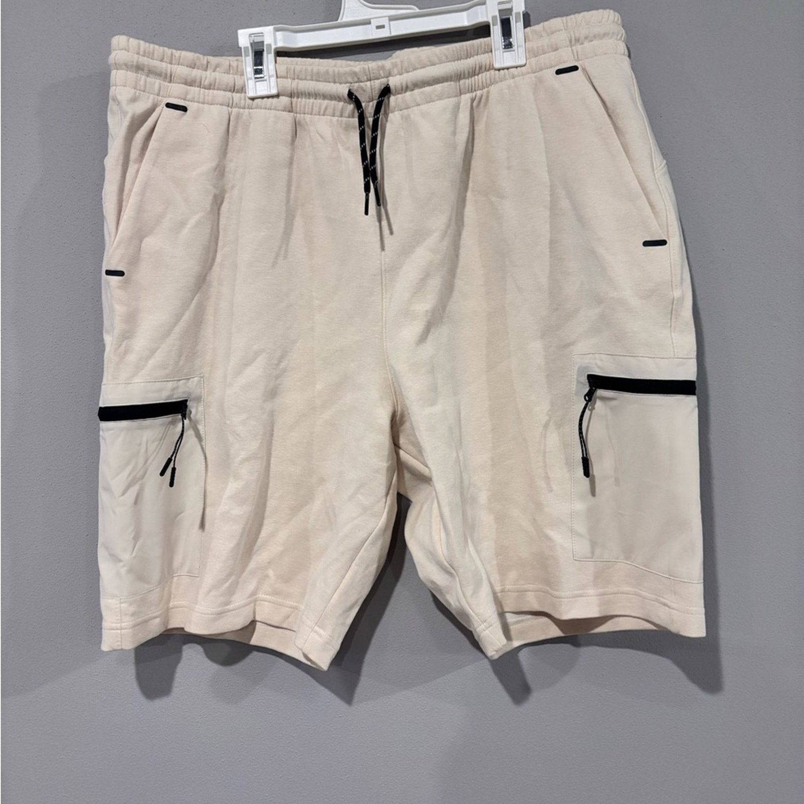 Old Navy Men's Beige Athletic Shorts w/ Black Trim Old Navy Active XL Size US 38 / EU 54 - 1 Thumbnail