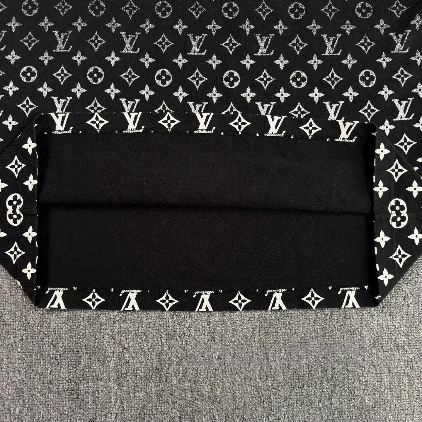 Louis Vuitton LV Gradient Black All-Over Print Tee. Size US XL / EU 56 / 4 - 8 Thumbnail
