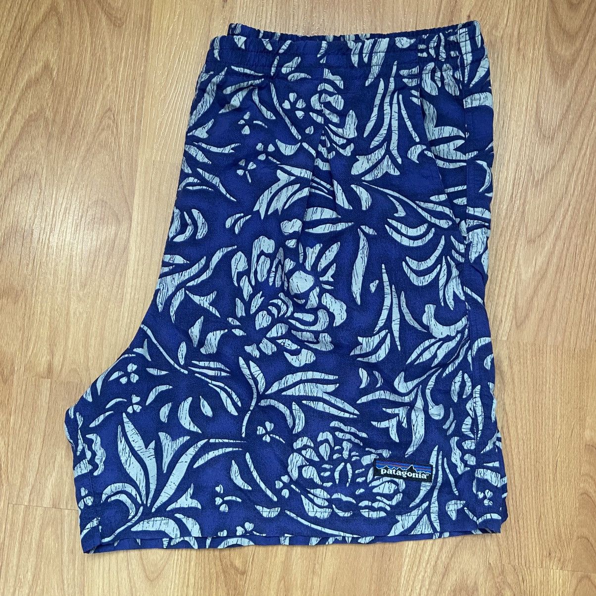 Patagonia Patagonia Men’s Floral Allover Print Shorts Size Med/ Large Size US 34 / EU 50 - 3 Thumbnail