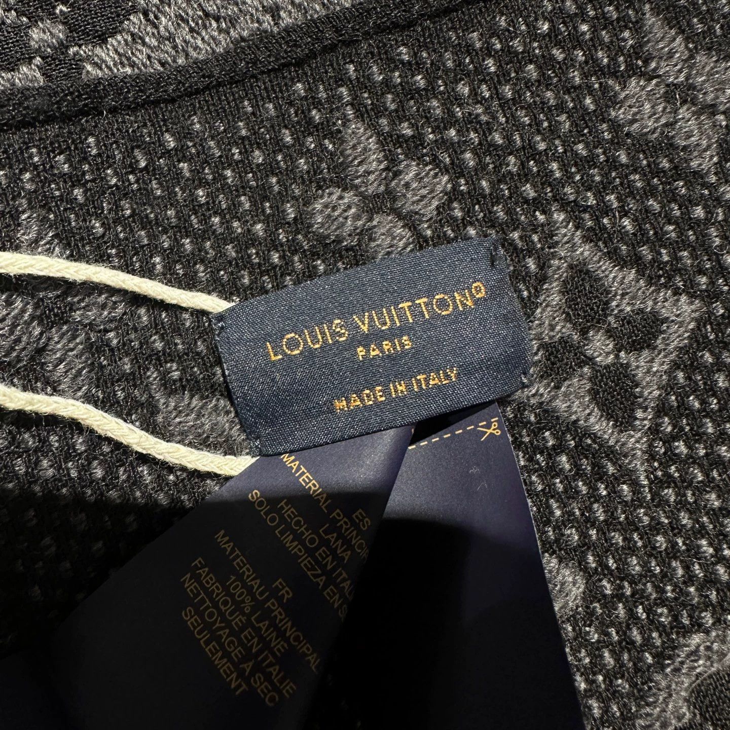 Louis Vuitton Louis Vuitton All-over Monogram Wool Scarf apr797 Size ONE SIZE - 3 Thumbnail