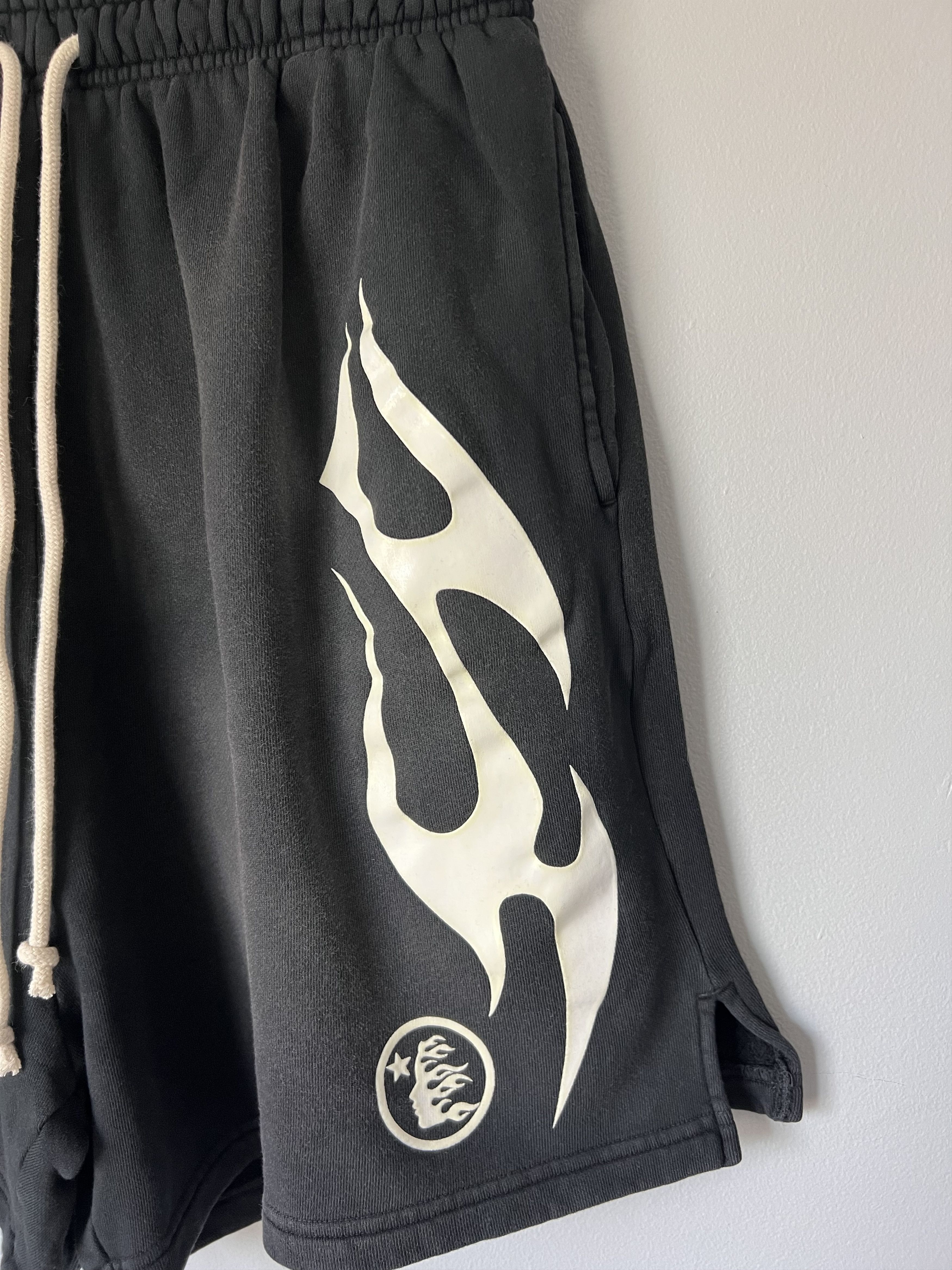 HELLSTAR Hellstar Flame Shorts in Black Size US 34 / EU 50 - 2 Thumbnail