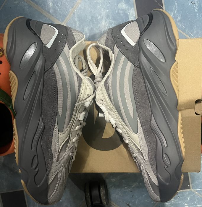 Grailed yeezy sales 700