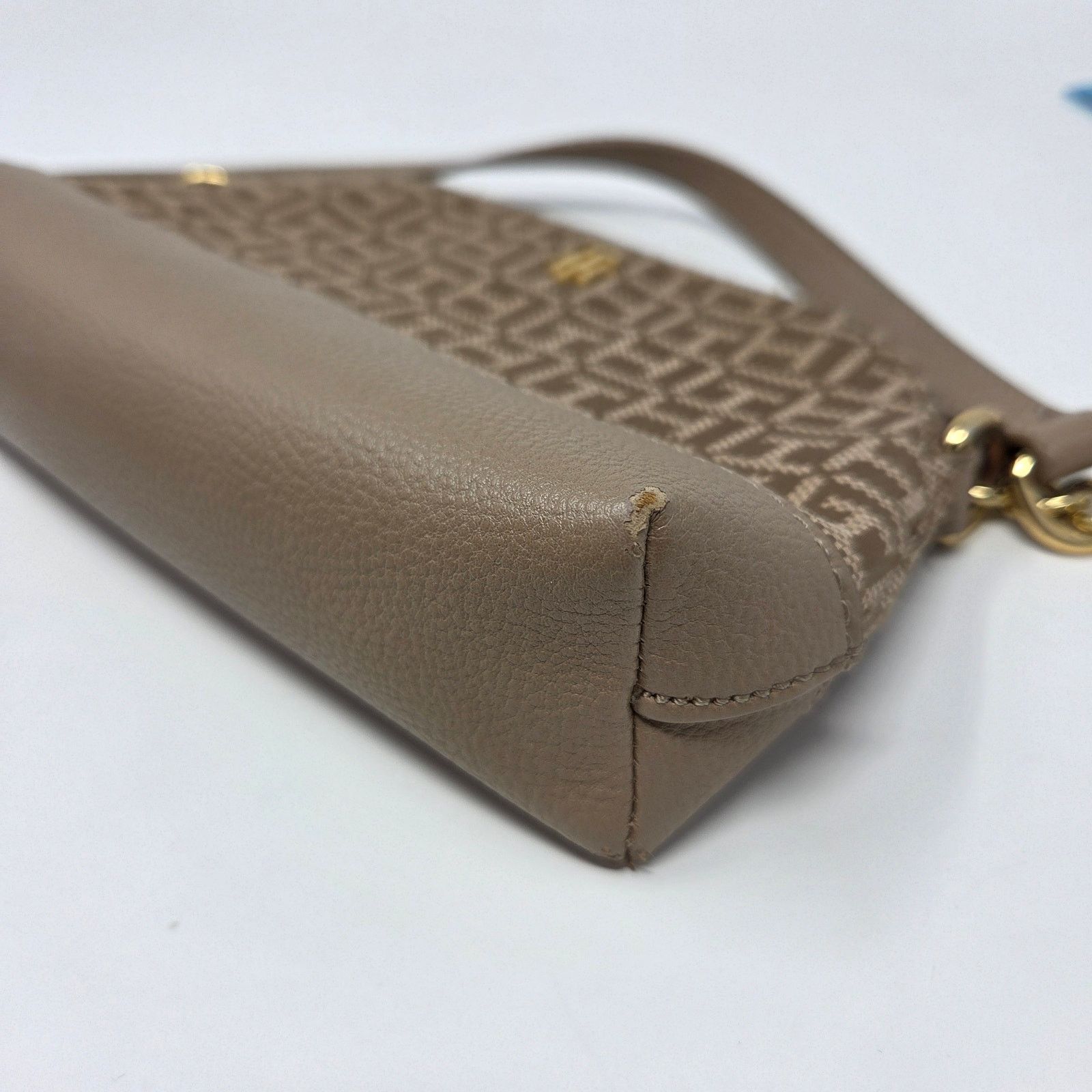Tommy Hilfiger Tommy Hilfiger Crossbody Square Monogram Tan FLAW Size ONE SIZE - 8 Thumbnail