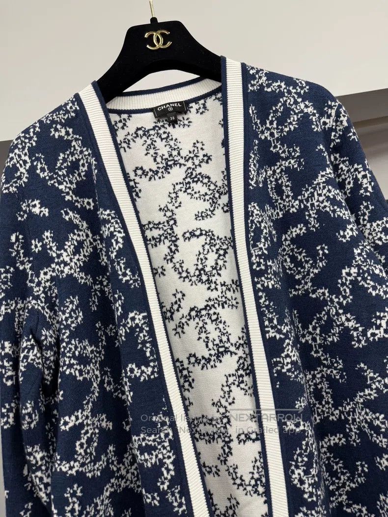 Chanel Chanel Blue and white printed logo cardigan coat Size XS / US 0-2 / IT 36-38 - 2 Thumbnail