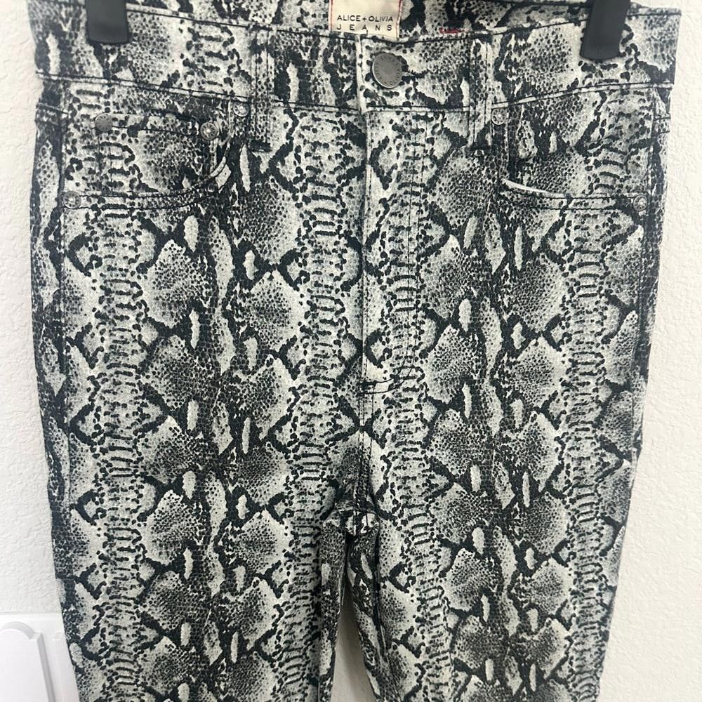 Designer Alice + Olivia Jeans Good High Rise Jeans Snake Print 27 Size 27" / US 4 / IT 40 - 4 Thumbnail