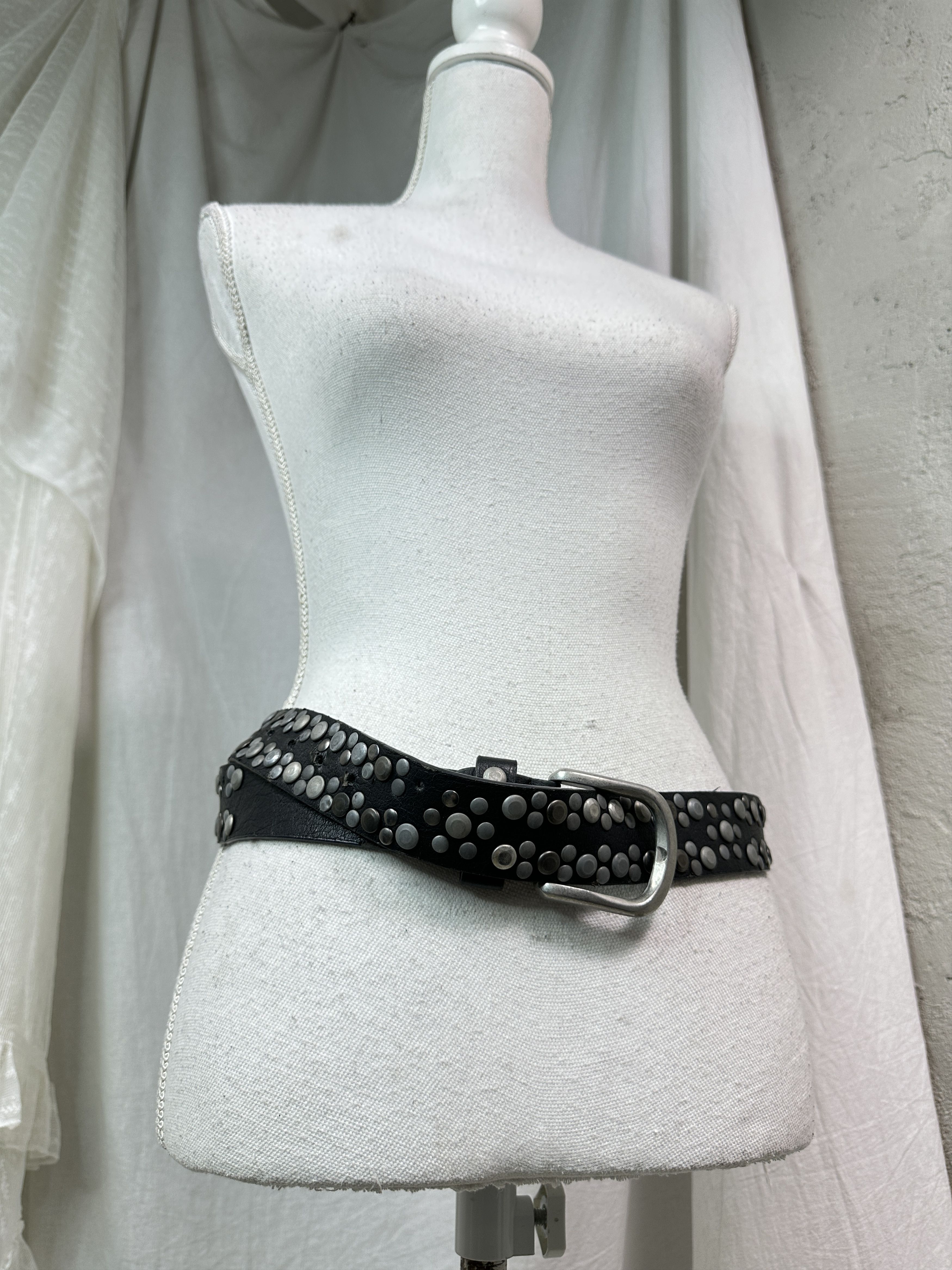 Vintage Vintage Avant Garde Leather Studded Grunge Belt Y2K Size ONE SIZE - 1 Thumbnail