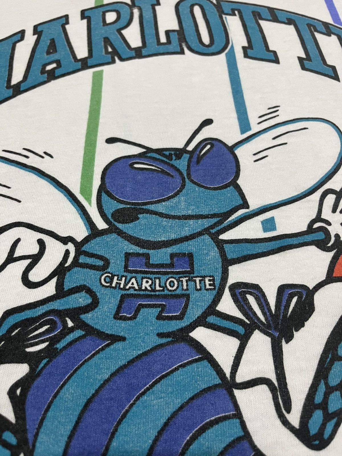 Rap Tees 💥True Vintage Trashed Distressed Charlotte Hornets NBA Tee Size US L / EU 52-54 / 3 - 7 Thumbnail