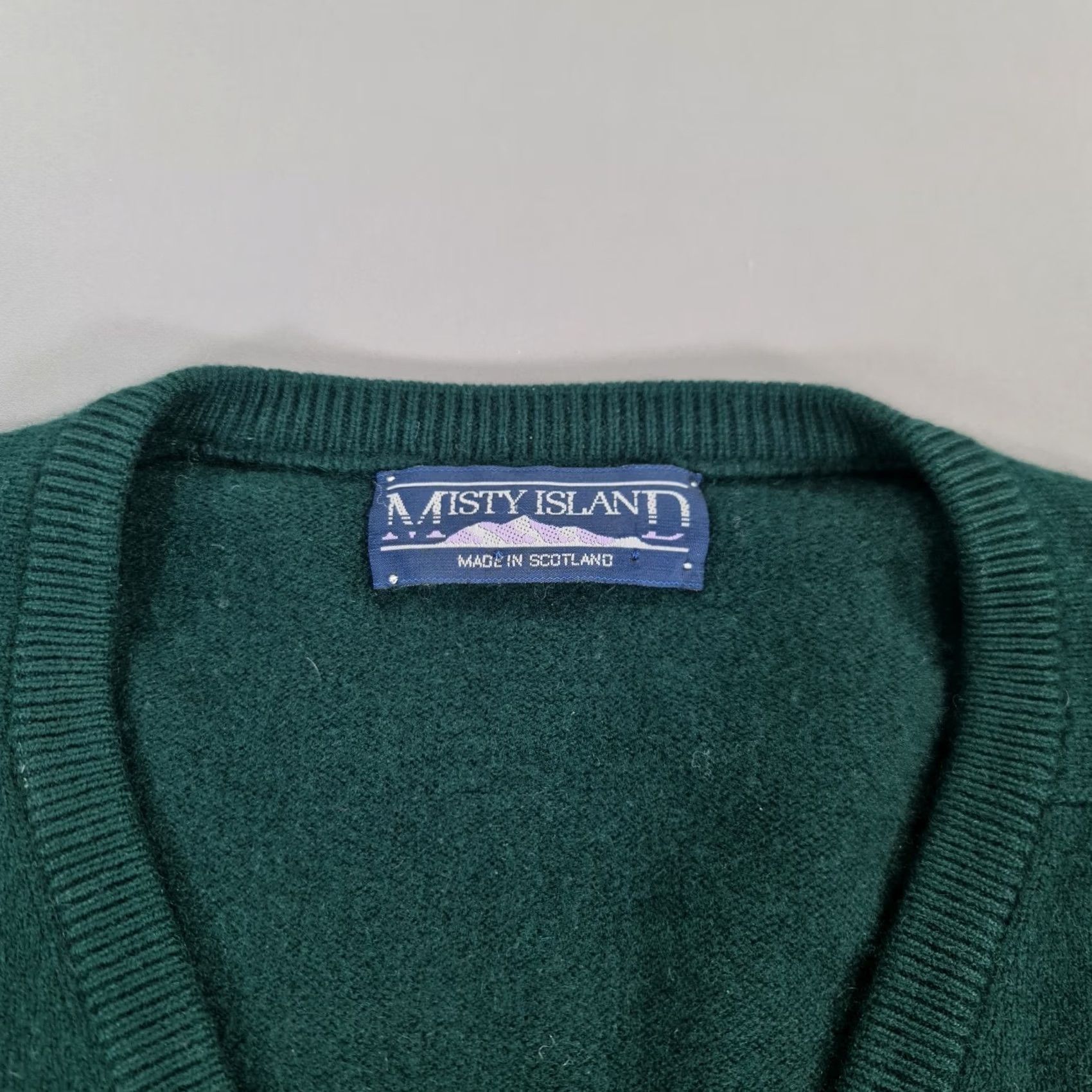 Vintage Misty Island Jumper Mens Green XL 100% Cashmere V-Neck Pullover Elbow Patches Scotland Vintage Size US XL / EU 56 / 4 - 3 Thumbnail