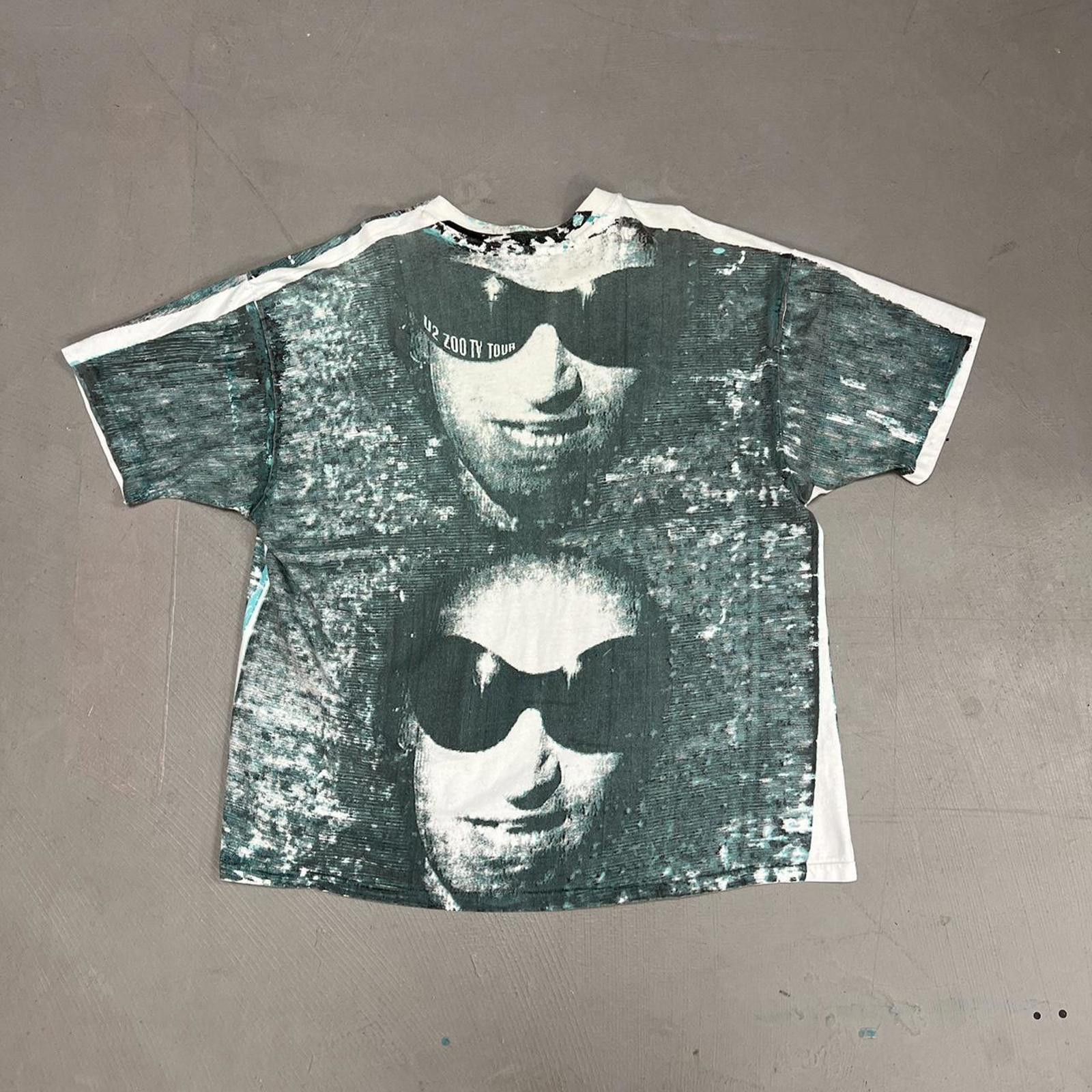 Vintage Vintage 90s Mosquito Head AOP U2 Zoo TV Tour Tee Size US XXL / EU 58 / 5 - 7 Thumbnail