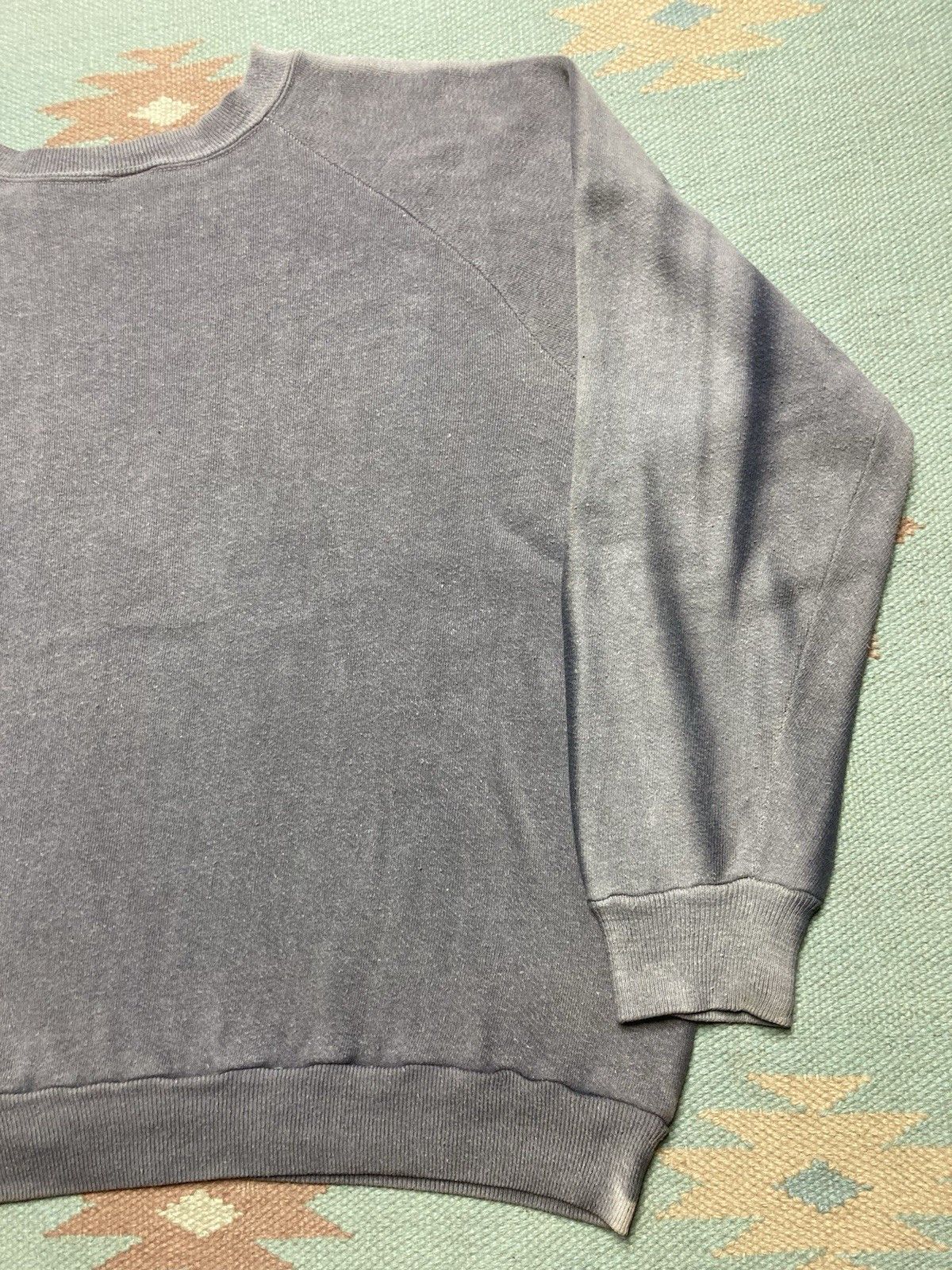 Vintage 60s crewneck sweatshirt blank sun faded blue gradient L/XL Size US XL / EU 56 / 4 - 11 Thumbnail
