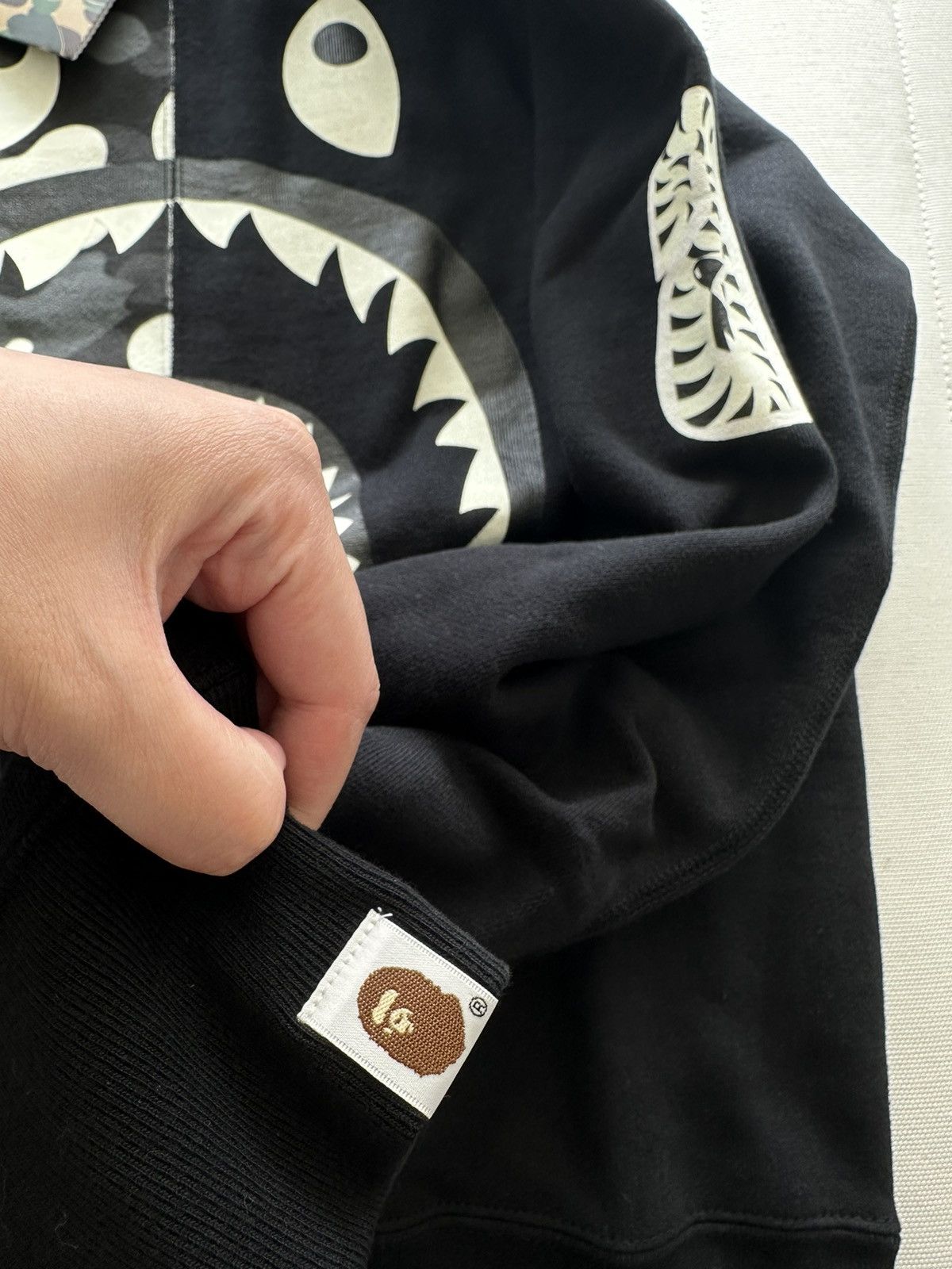 Bape Bape Glow in the drak shark crewneck Size US S / EU 44-46 / 1 - 6 Thumbnail